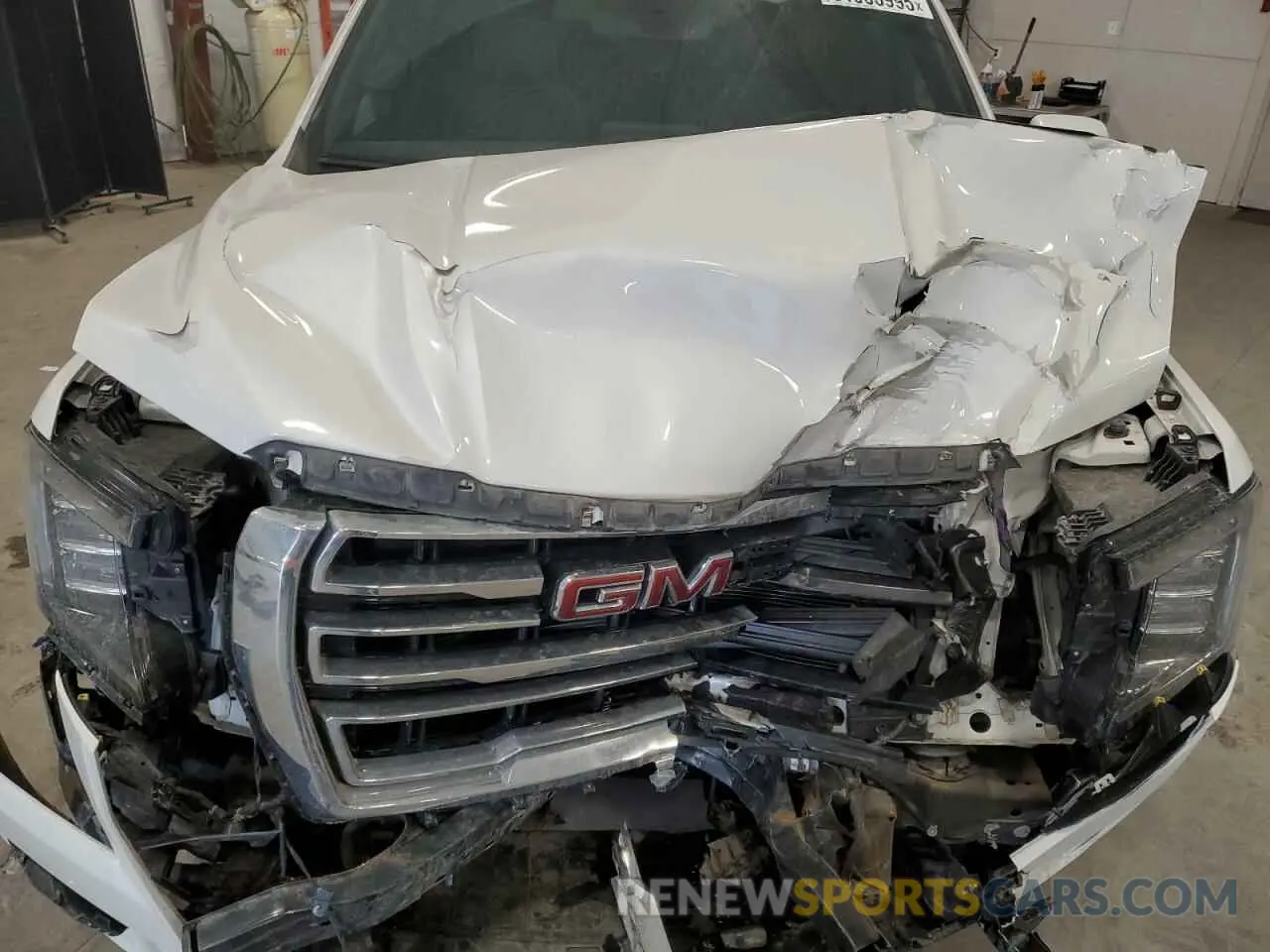 12 Photograph of a damaged car 1GKS2BKD6NR106829 GMC YUKON 2022