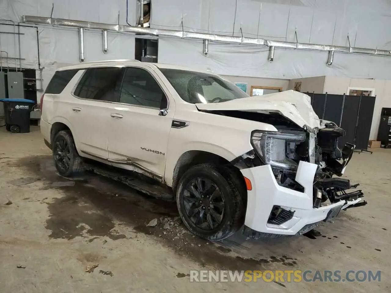 4 Photograph of a damaged car 1GKS2BKD6NR106829 GMC YUKON 2022