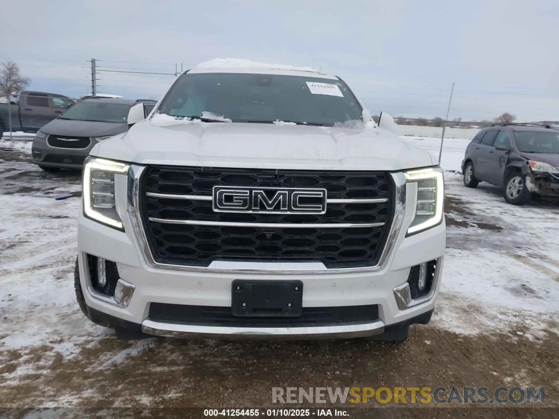 12 Photograph of a damaged car 1GKS2BKD7NR137250 GMC YUKON 2022