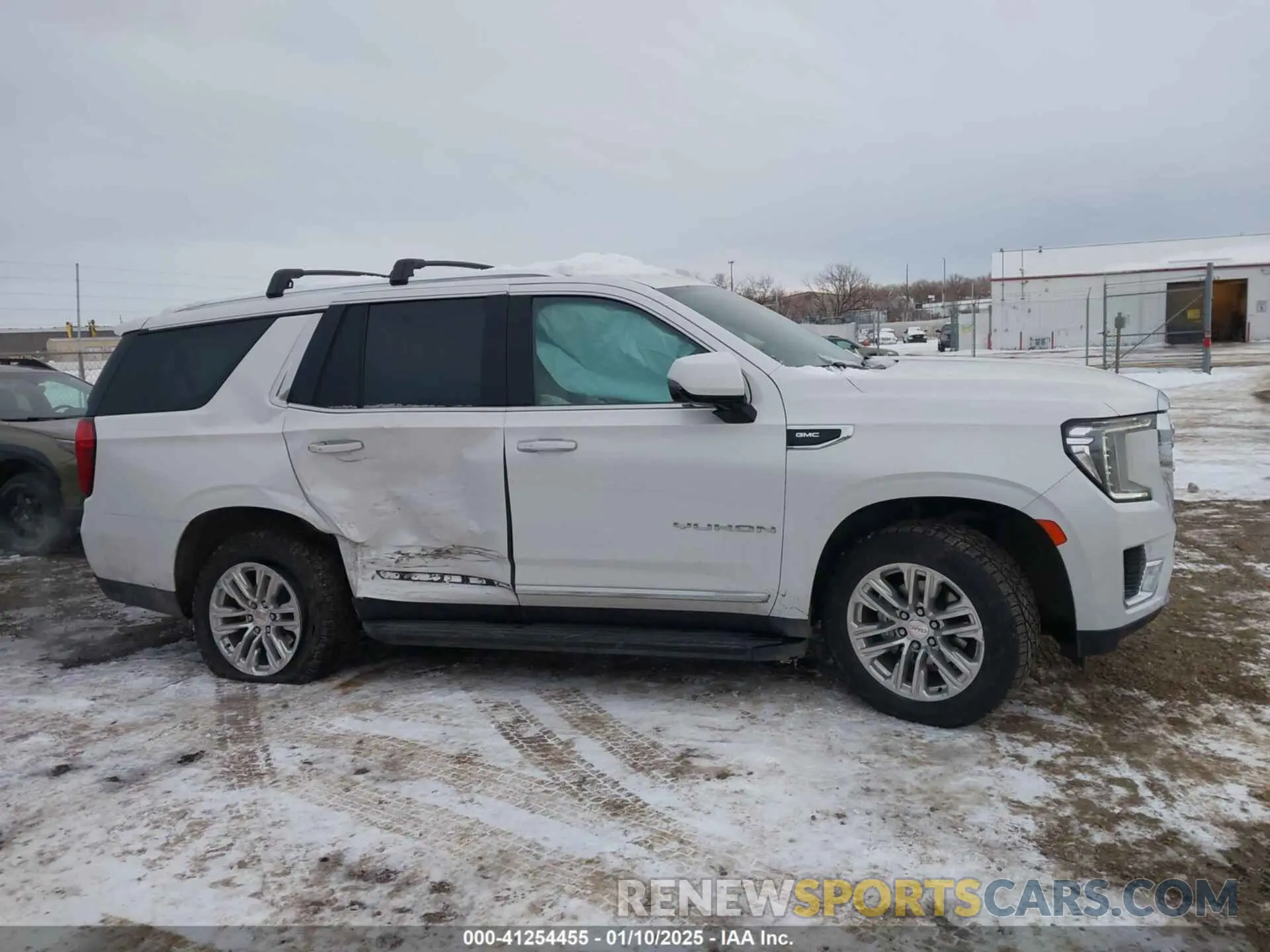 13 Photograph of a damaged car 1GKS2BKD7NR137250 GMC YUKON 2022