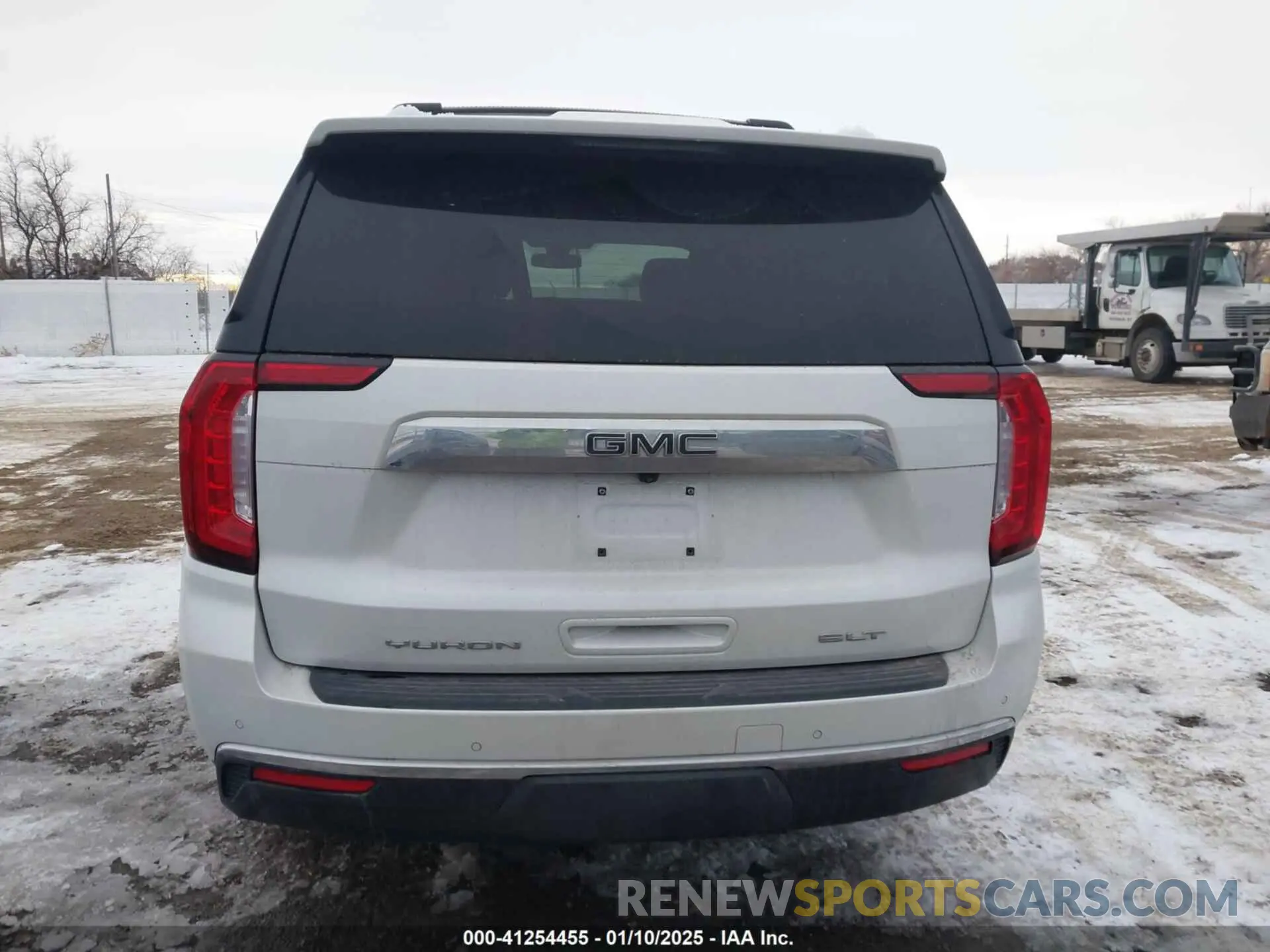 16 Photograph of a damaged car 1GKS2BKD7NR137250 GMC YUKON 2022