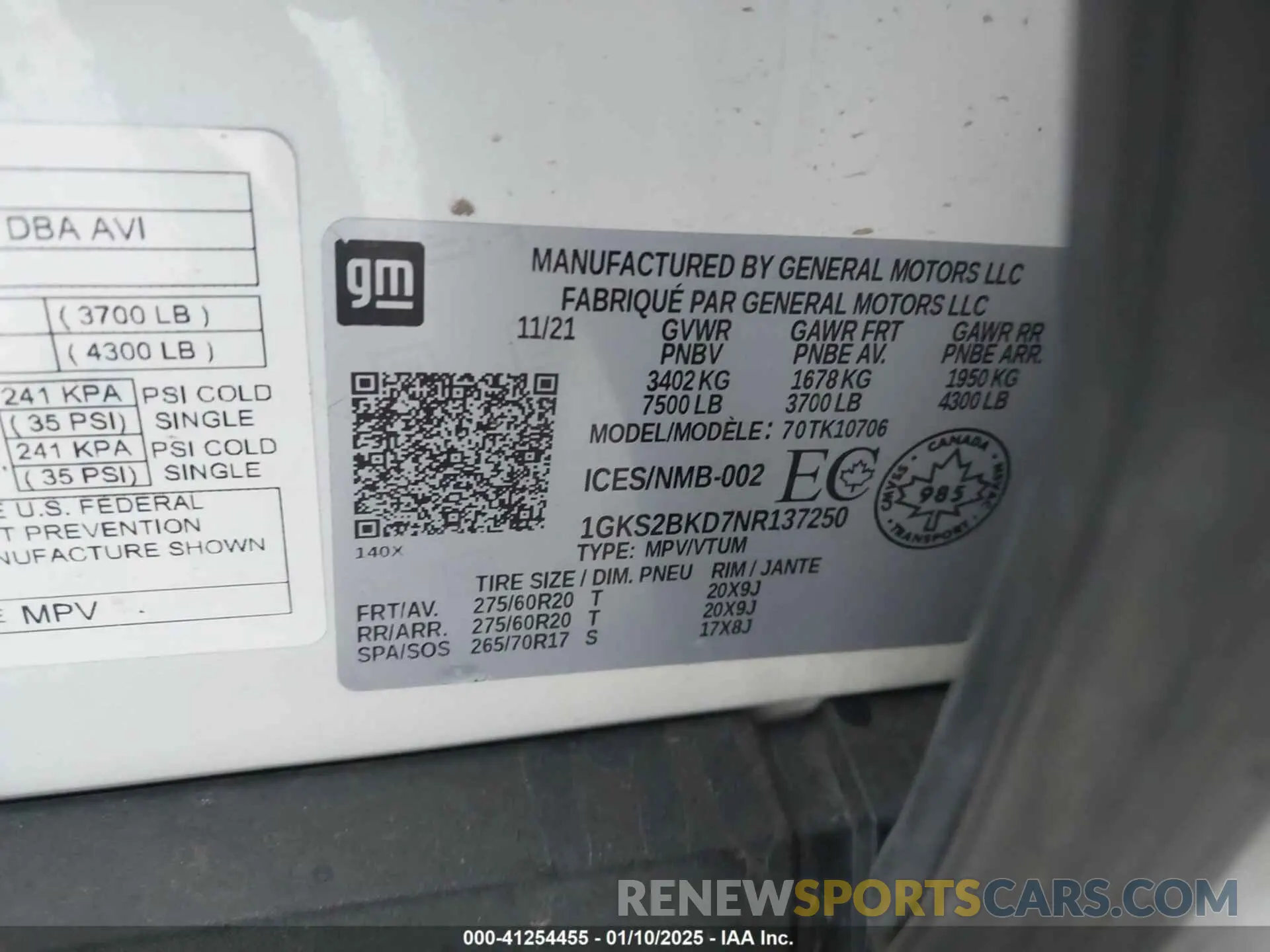 9 Photograph of a damaged car 1GKS2BKD7NR137250 GMC YUKON 2022