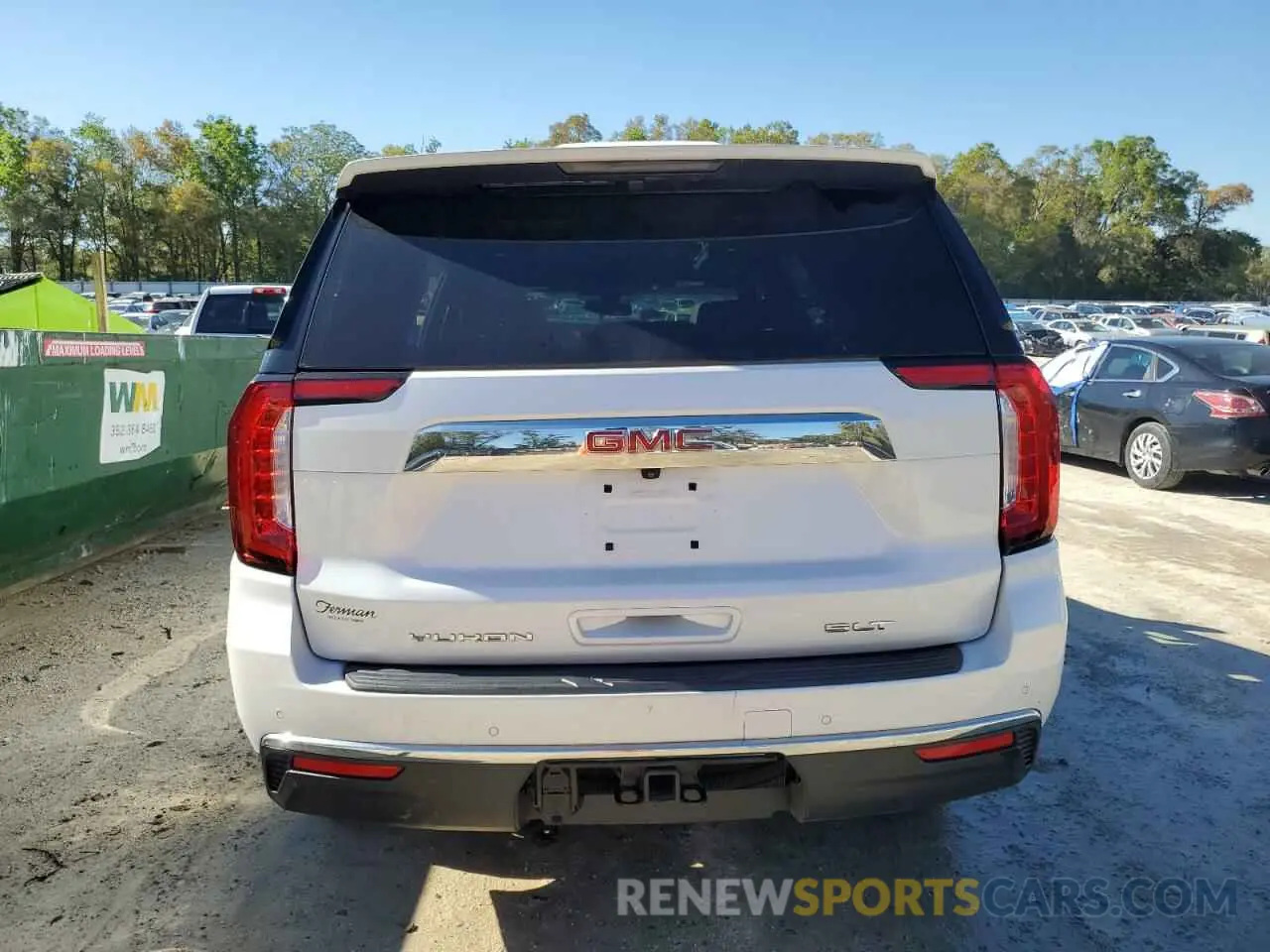 6 Photograph of a damaged car 1GKS2BKD7NR324472 GMC YUKON 2022