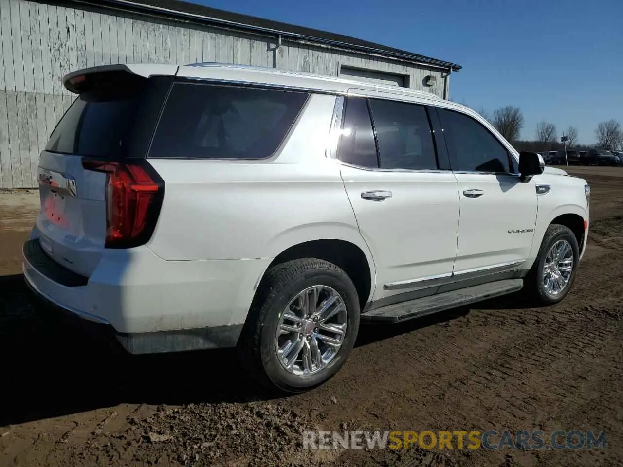 3 Photograph of a damaged car 1GKS2BKD7NR352028 GMC YUKON 2022