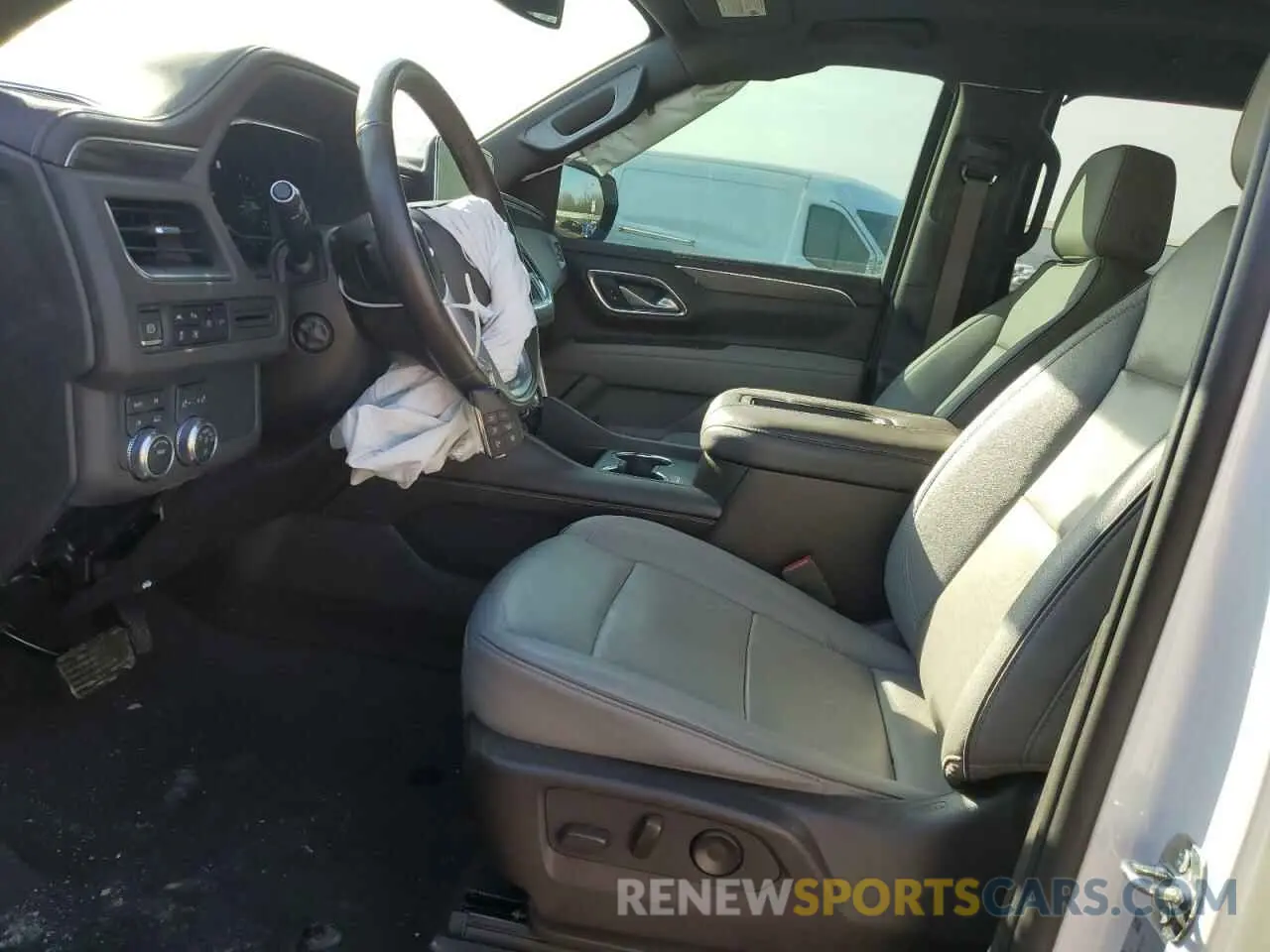7 Photograph of a damaged car 1GKS2BKD7NR352028 GMC YUKON 2022