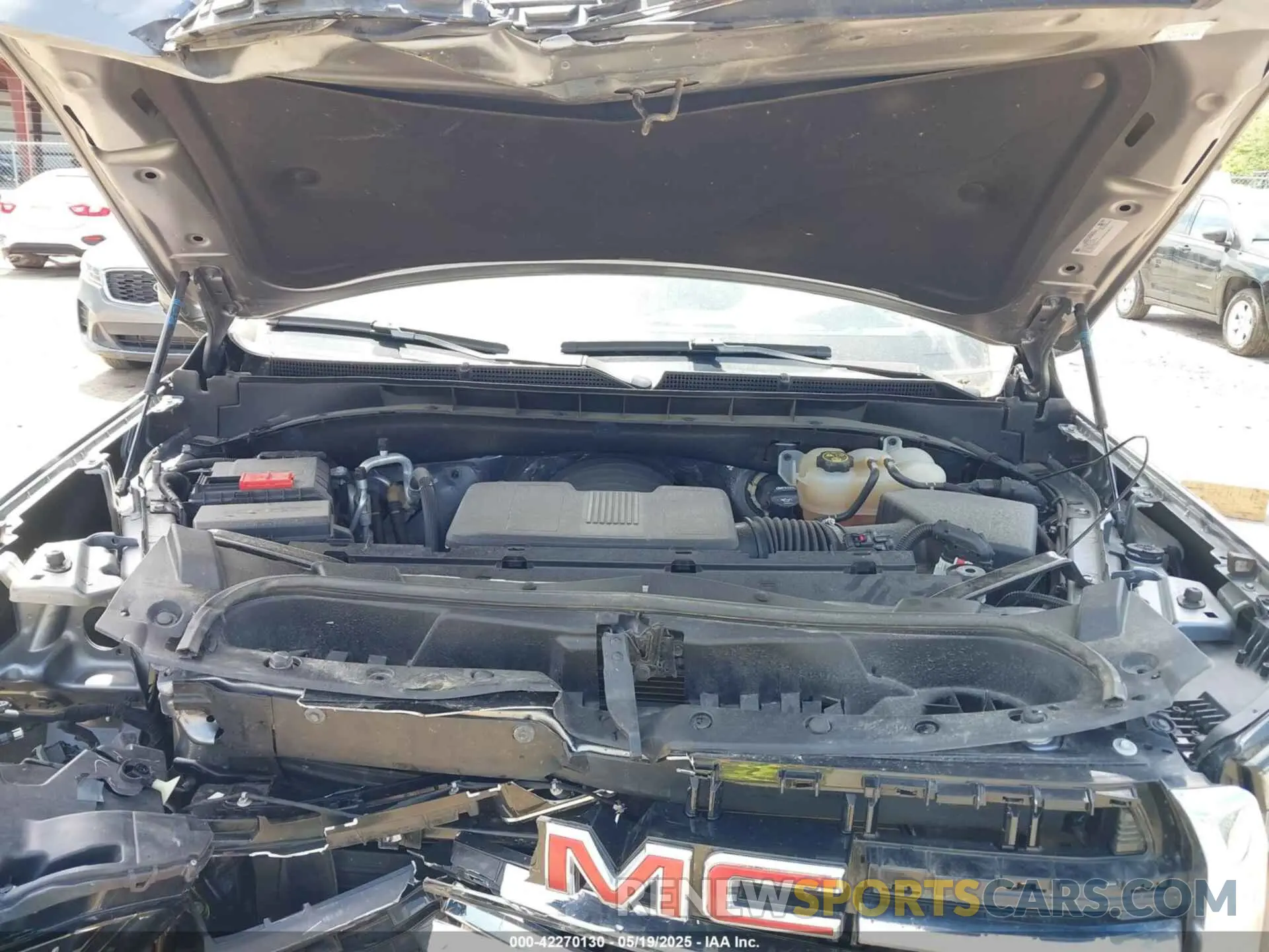 10 Photograph of a damaged car 1GKS2BKD8NR255663 GMC YUKON 2022