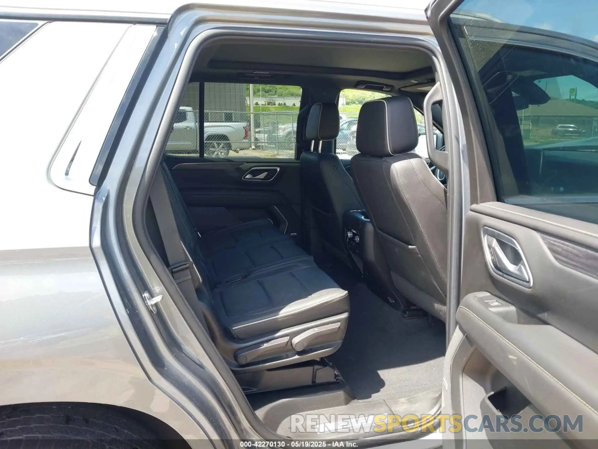 8 Photograph of a damaged car 1GKS2BKD8NR255663 GMC YUKON 2022