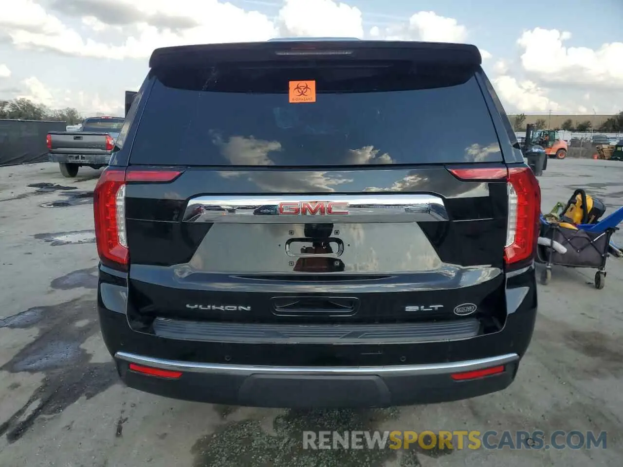 6 Photograph of a damaged car 1GKS2BKDXNR163096 GMC YUKON 2022