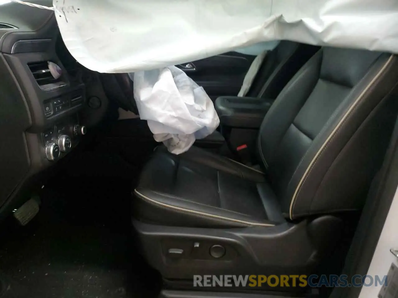 7 Photograph of a damaged car 1GKS2BKT9NR111739 GMC YUKON 2022