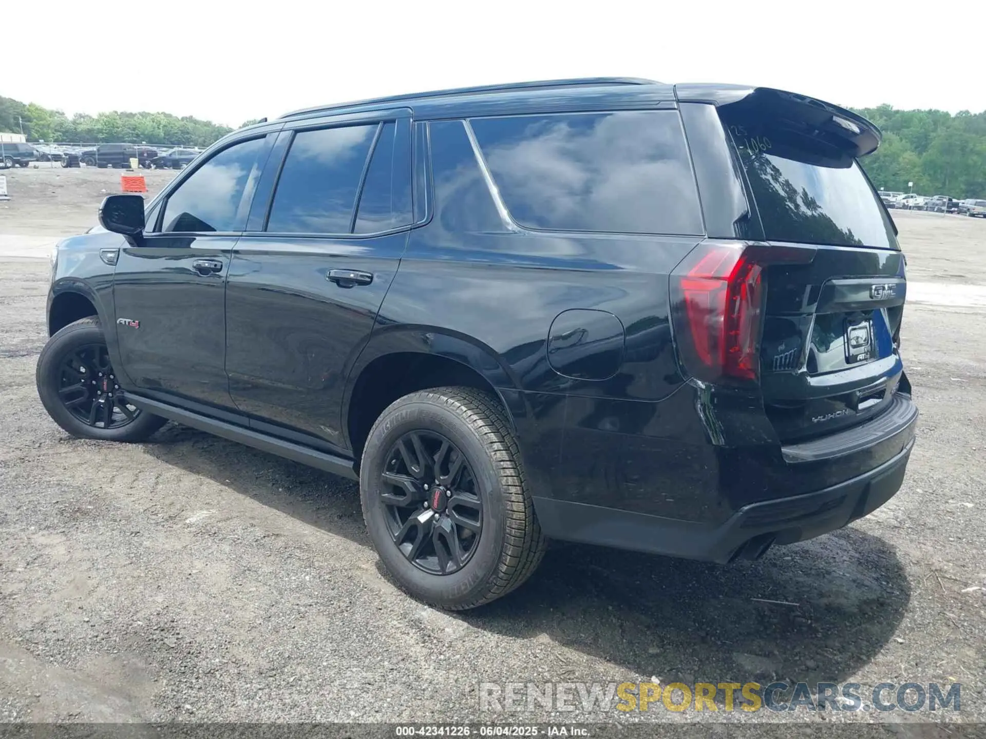 3 Photograph of a damaged car 1GKS2CKL3NR230487 GMC YUKON 2022