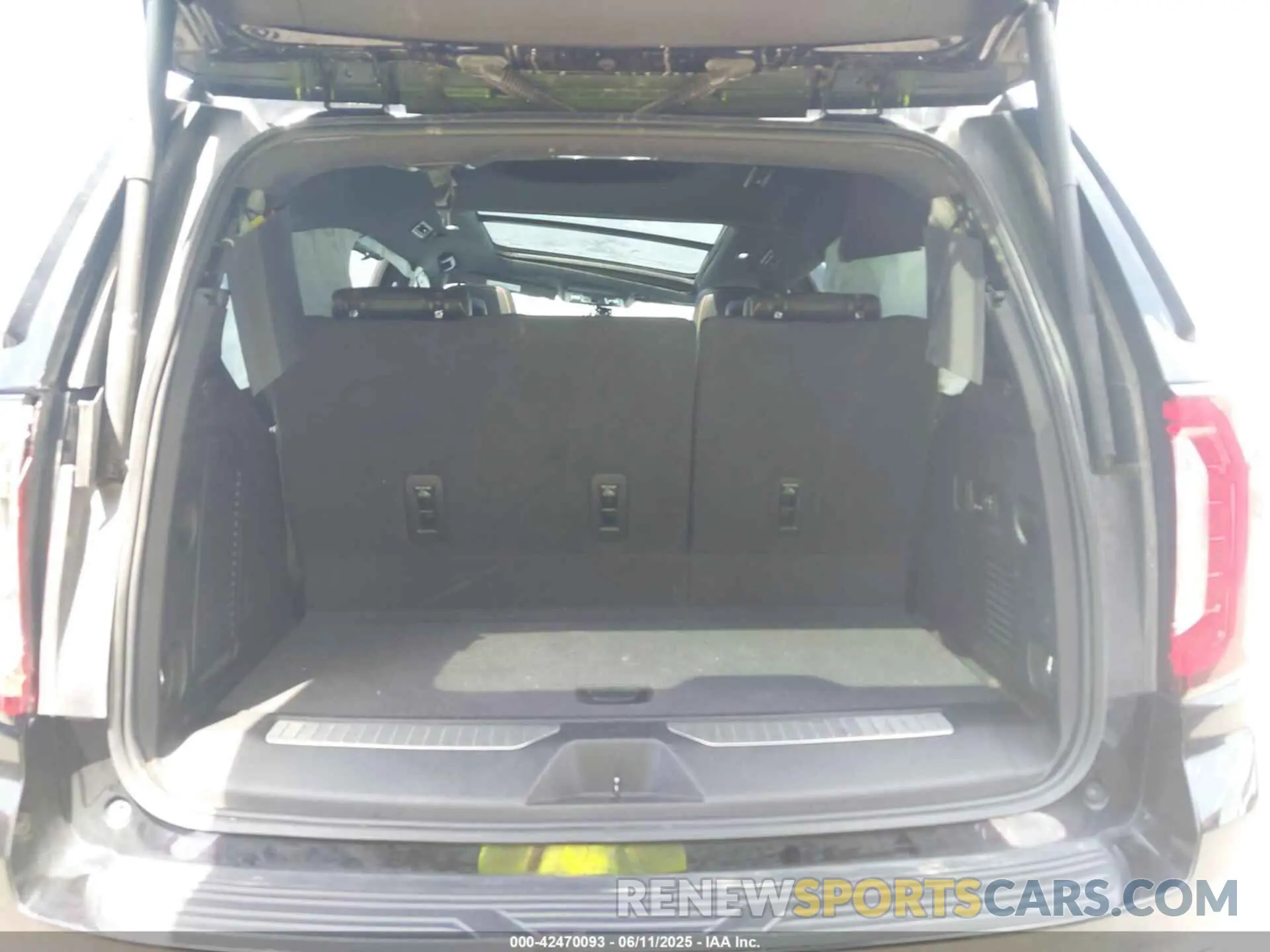 12 Photograph of a damaged car 1GKS2CKL5NR116197 GMC YUKON 2022