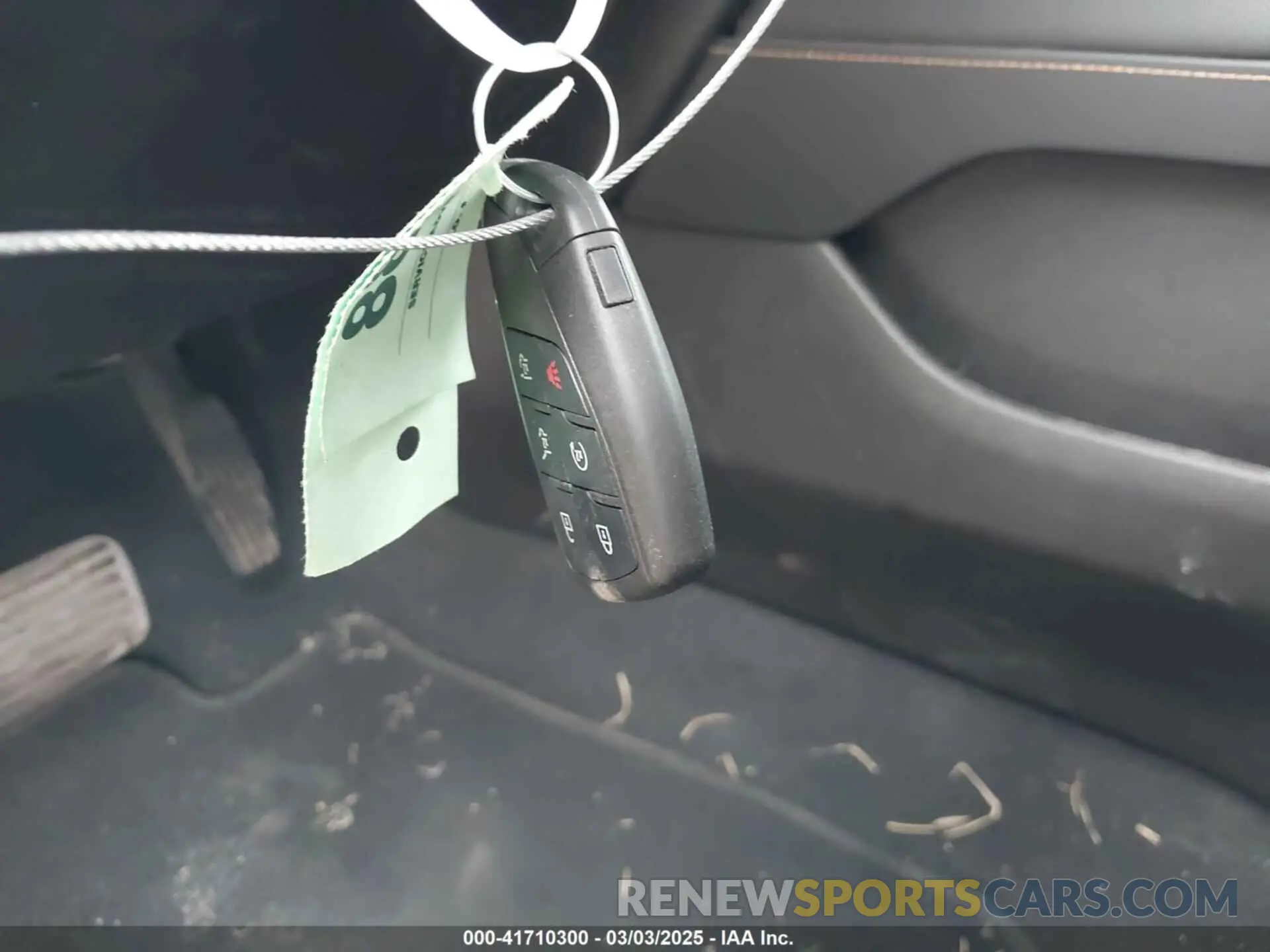 11 Photograph of a damaged car 1GKS2CKL8NR116596 GMC YUKON 2022
