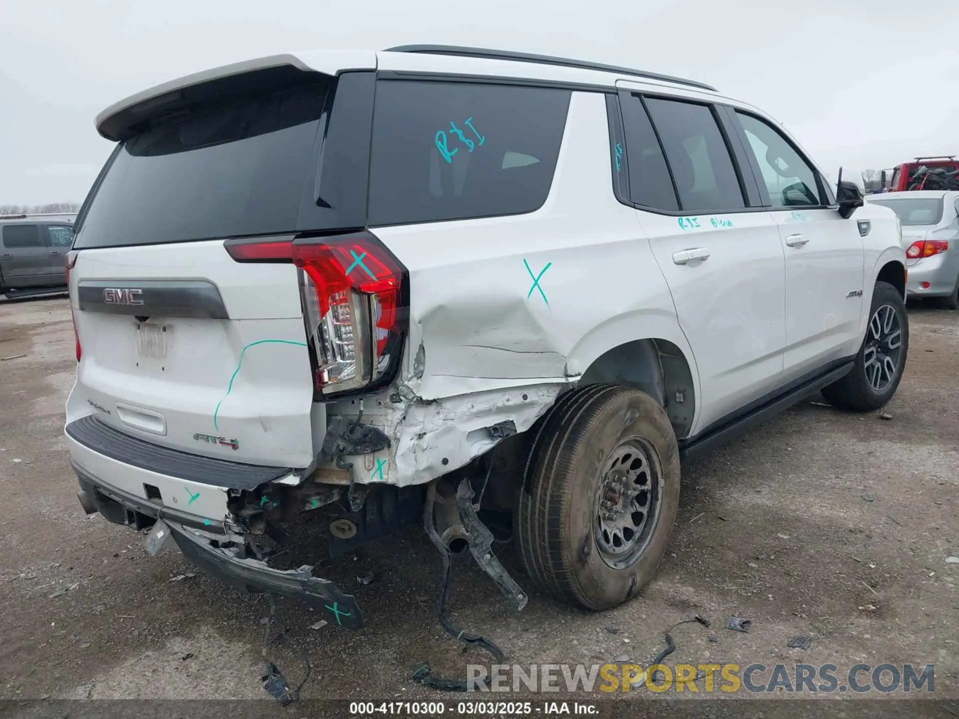 4 Photograph of a damaged car 1GKS2CKL8NR116596 GMC YUKON 2022