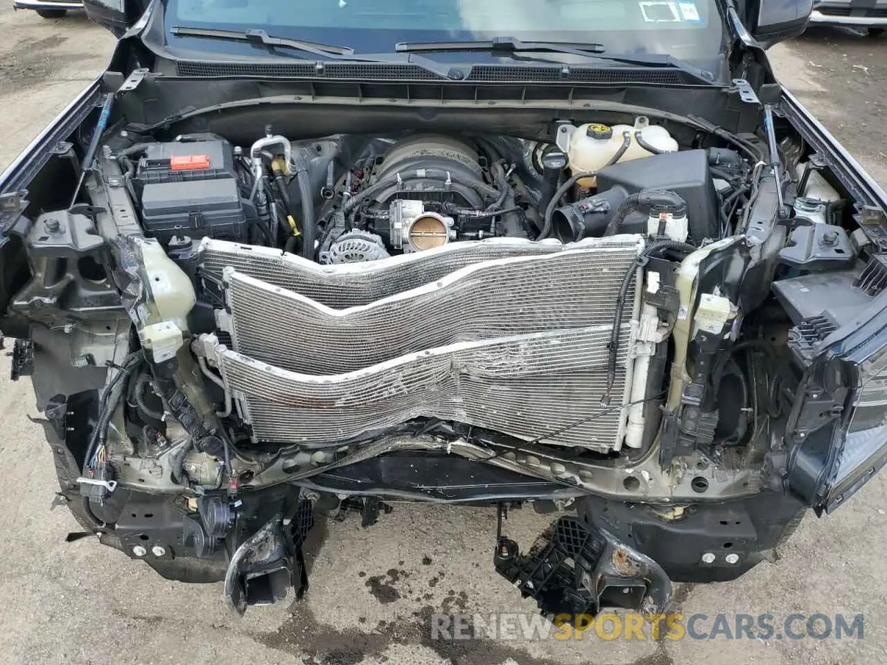 12 Photograph of a damaged car 1GKS2DKL0NR233501 GMC YUKON 2022