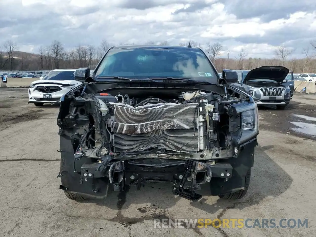 5 Photograph of a damaged car 1GKS2DKL0NR233501 GMC YUKON 2022