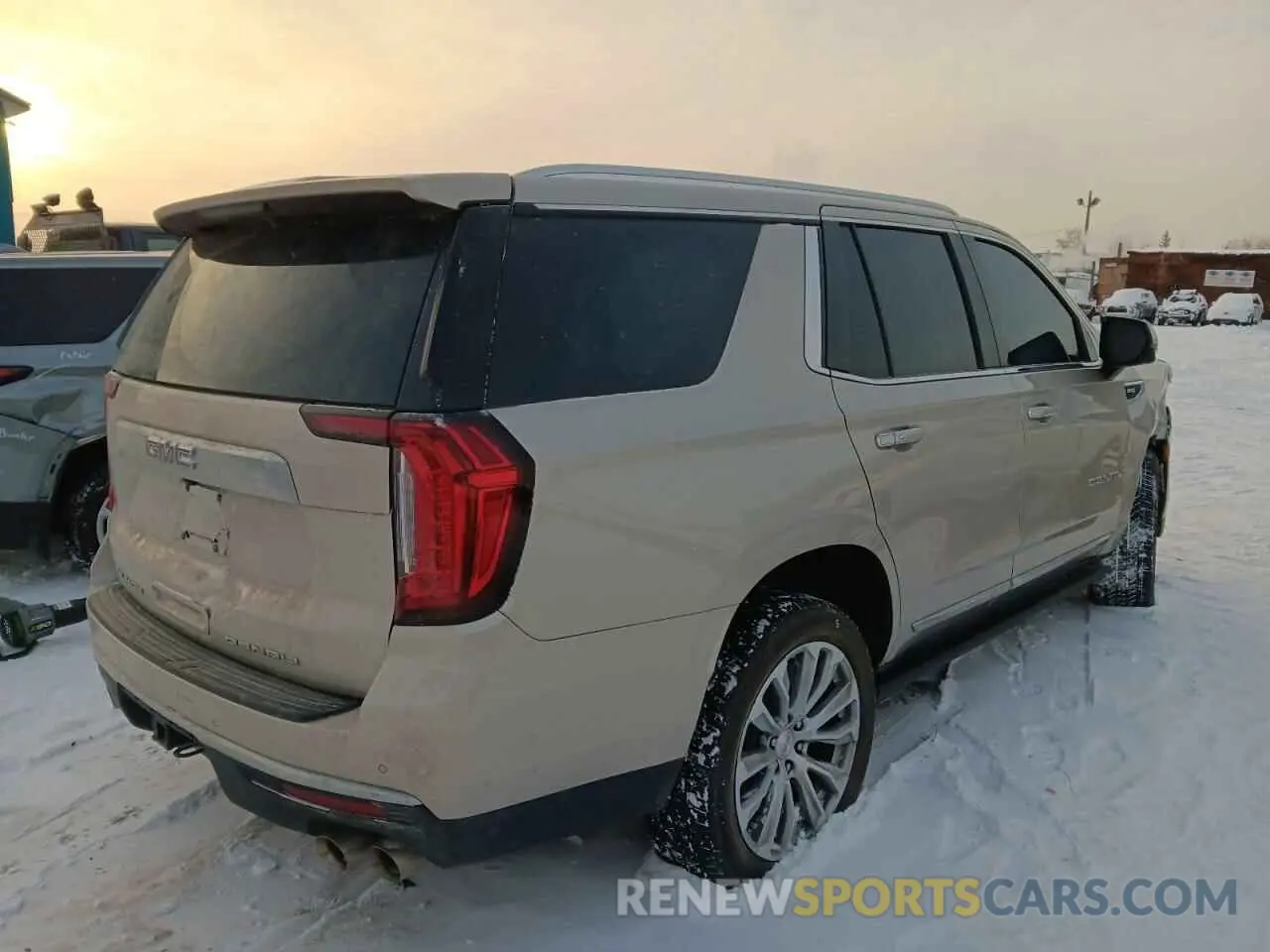 3 Photograph of a damaged car 1GKS2DKL0NR248306 GMC YUKON 2022