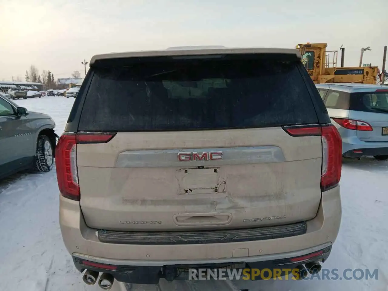6 Photograph of a damaged car 1GKS2DKL0NR248306 GMC YUKON 2022