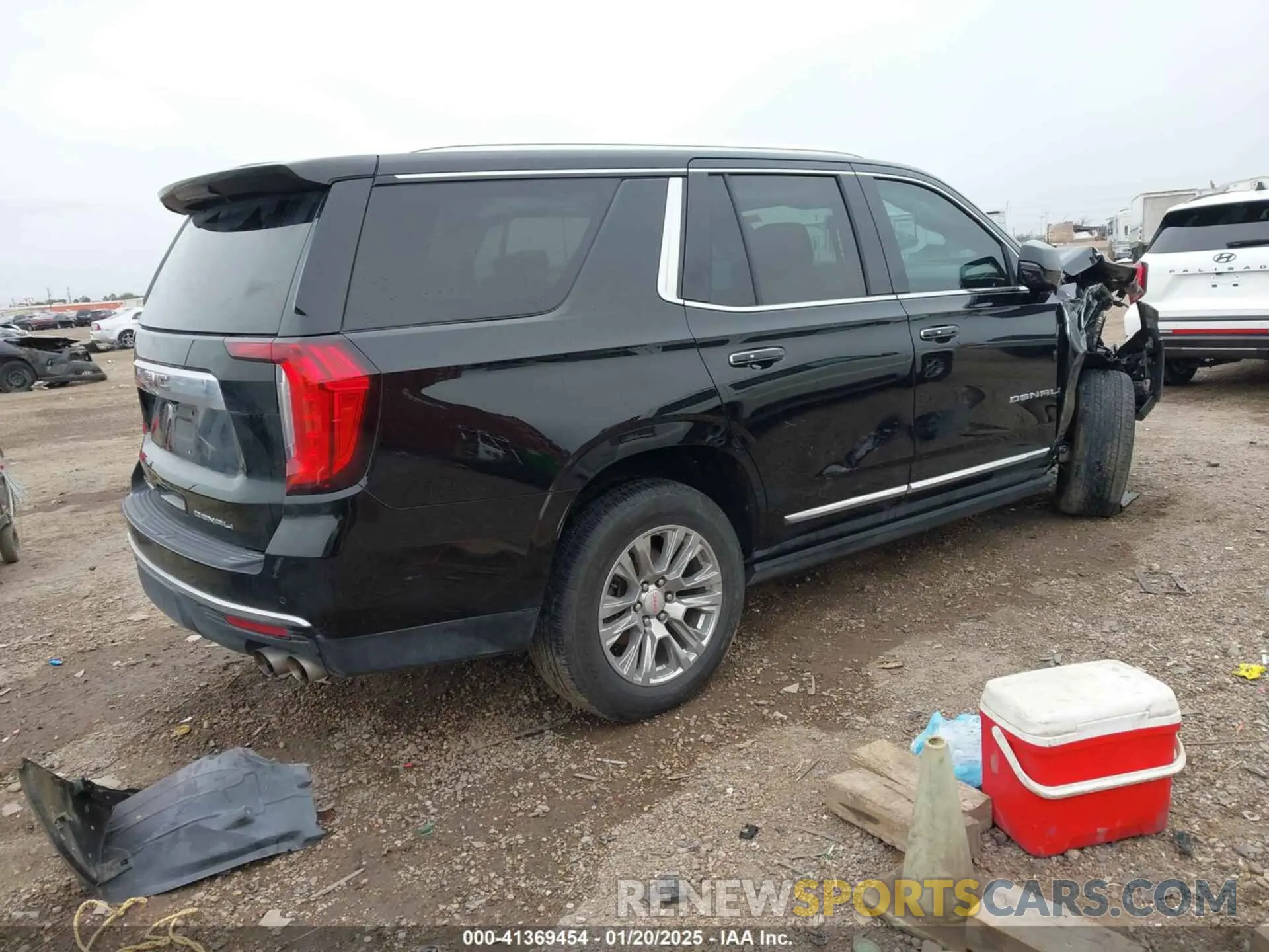 4 Photograph of a damaged car 1GKS2DKL3NR337450 GMC YUKON 2022