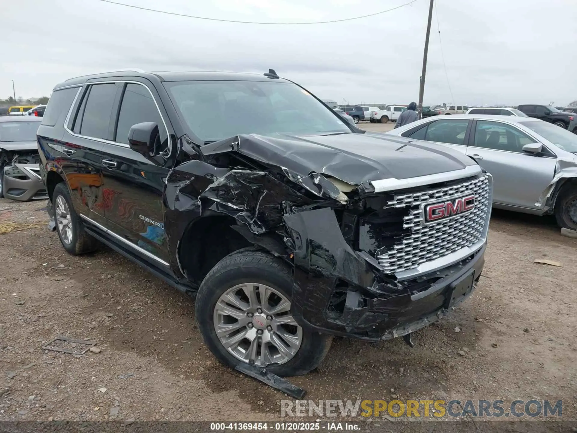 6 Photograph of a damaged car 1GKS2DKL3NR337450 GMC YUKON 2022
