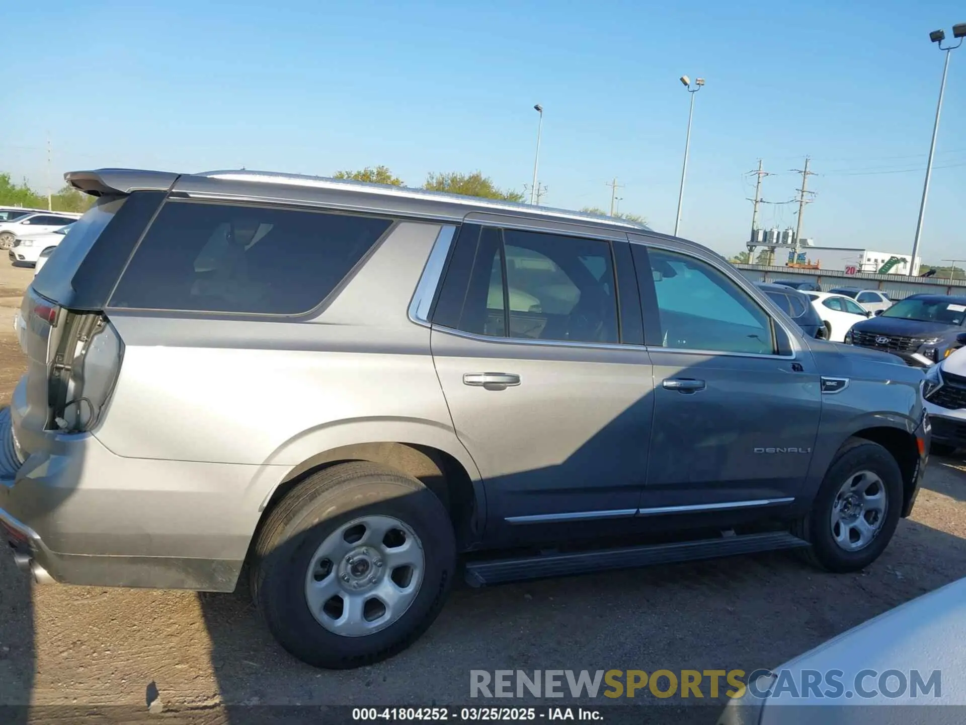 12 Photograph of a damaged car 1GKS2DKL5NR327423 GMC YUKON 2022