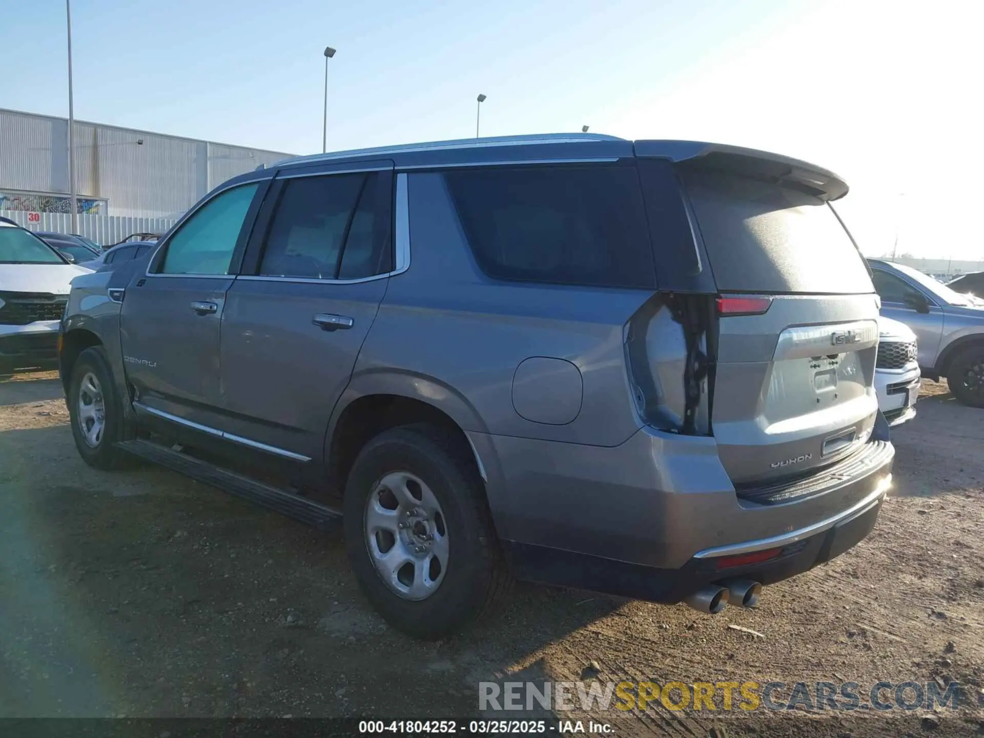 3 Photograph of a damaged car 1GKS2DKL5NR327423 GMC YUKON 2022