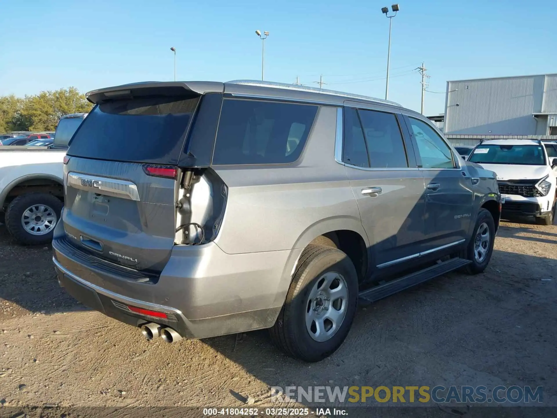 4 Photograph of a damaged car 1GKS2DKL5NR327423 GMC YUKON 2022
