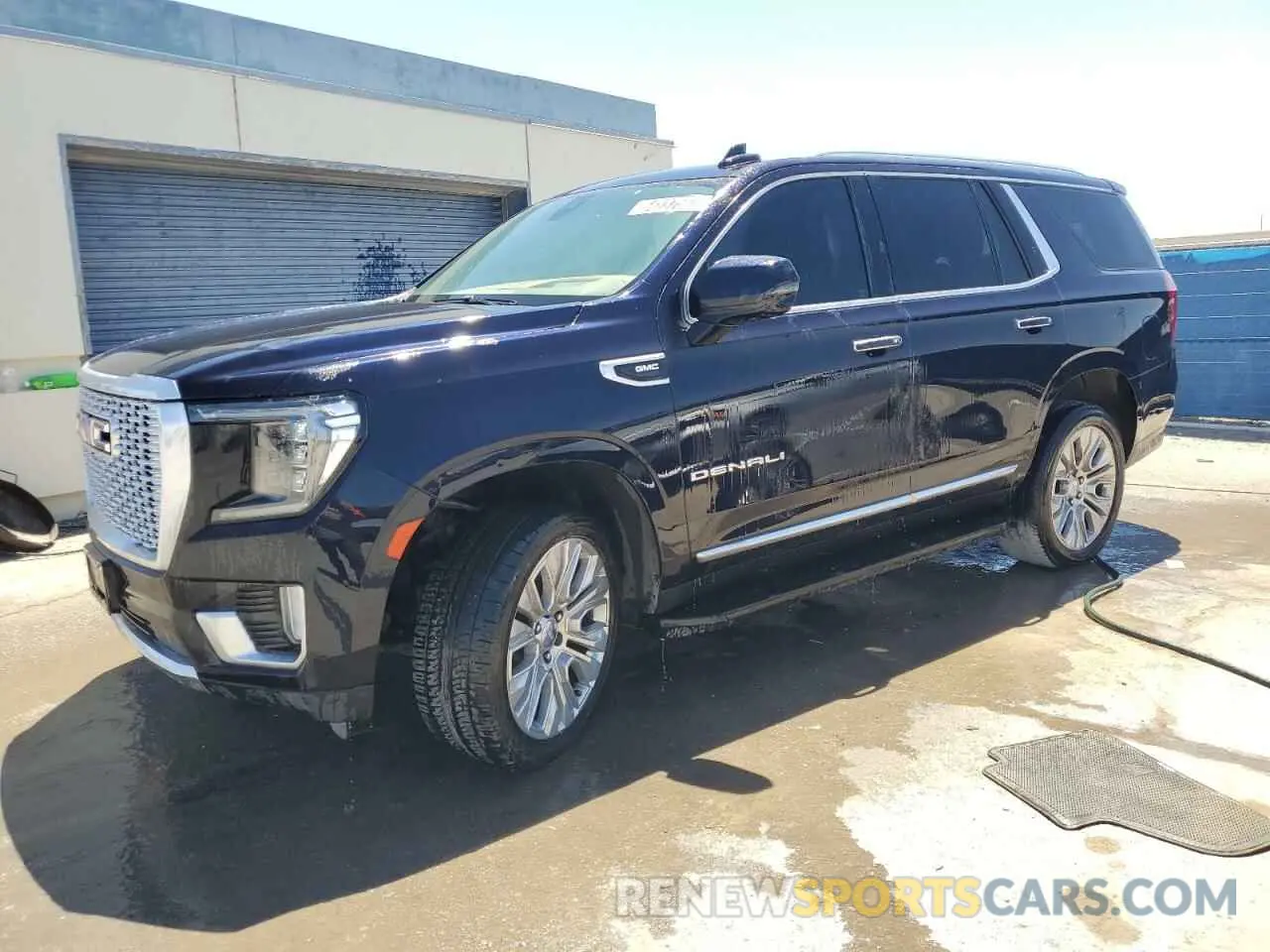 1 Photograph of a damaged car 1GKS2DKL6NR225886 GMC YUKON 2022