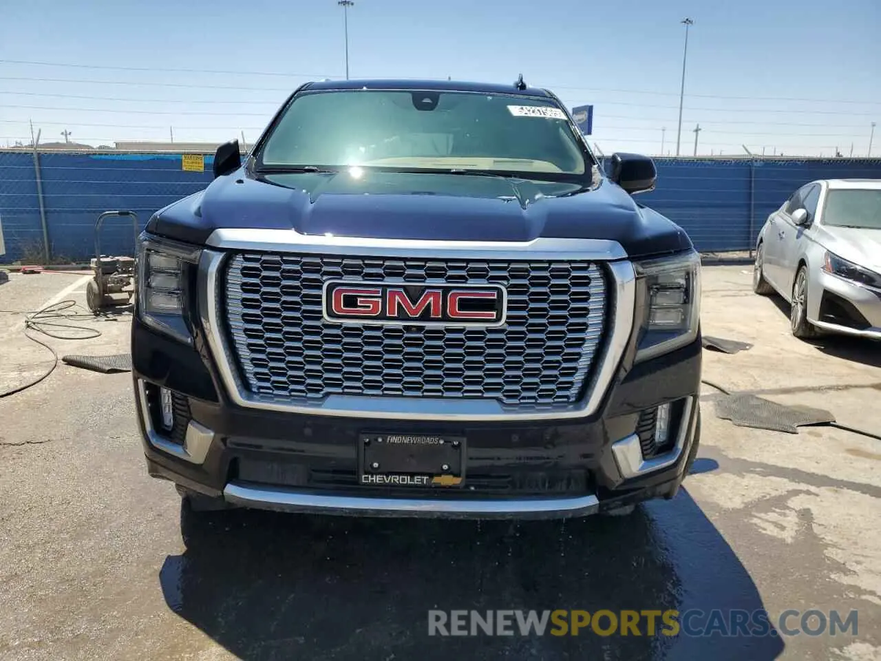 5 Photograph of a damaged car 1GKS2DKL6NR225886 GMC YUKON 2022