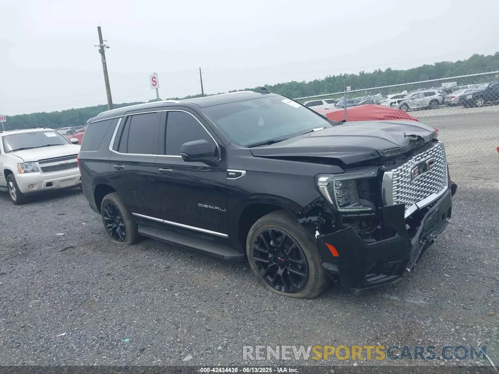 13 Photograph of a damaged car 1GKS2DKL7NR271890 GMC YUKON 2022