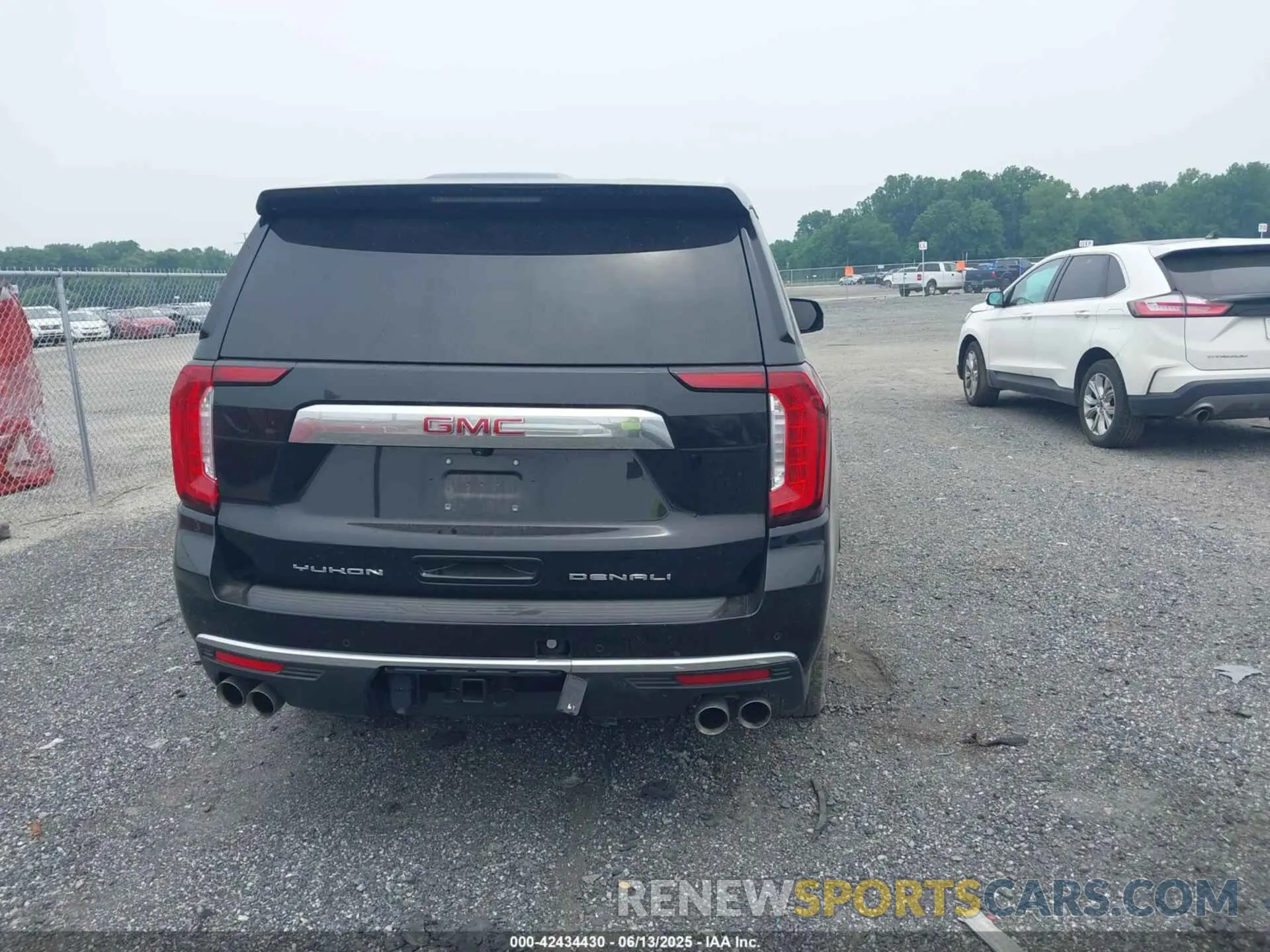 16 Photograph of a damaged car 1GKS2DKL7NR271890 GMC YUKON 2022