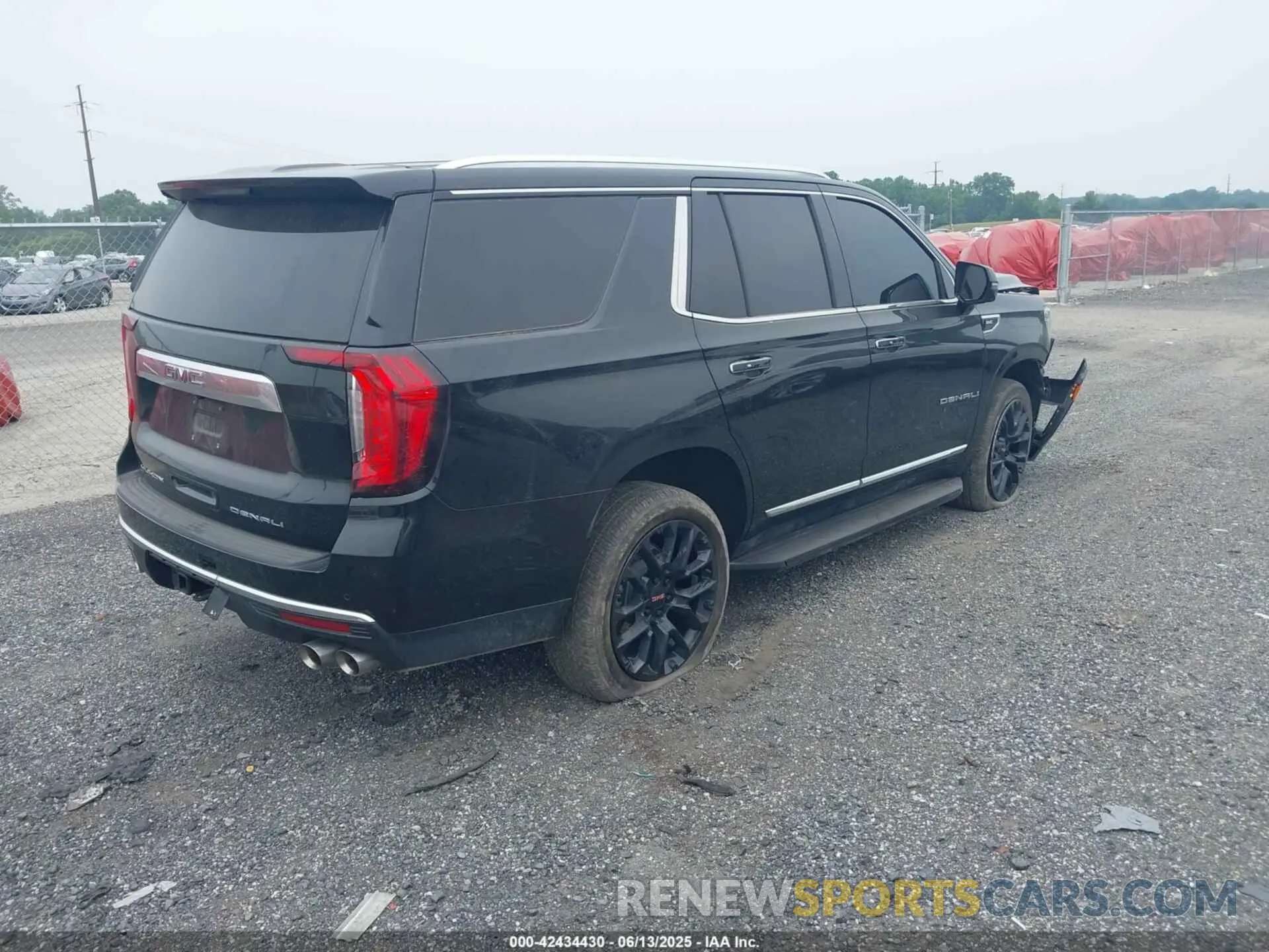 4 Photograph of a damaged car 1GKS2DKL7NR271890 GMC YUKON 2022