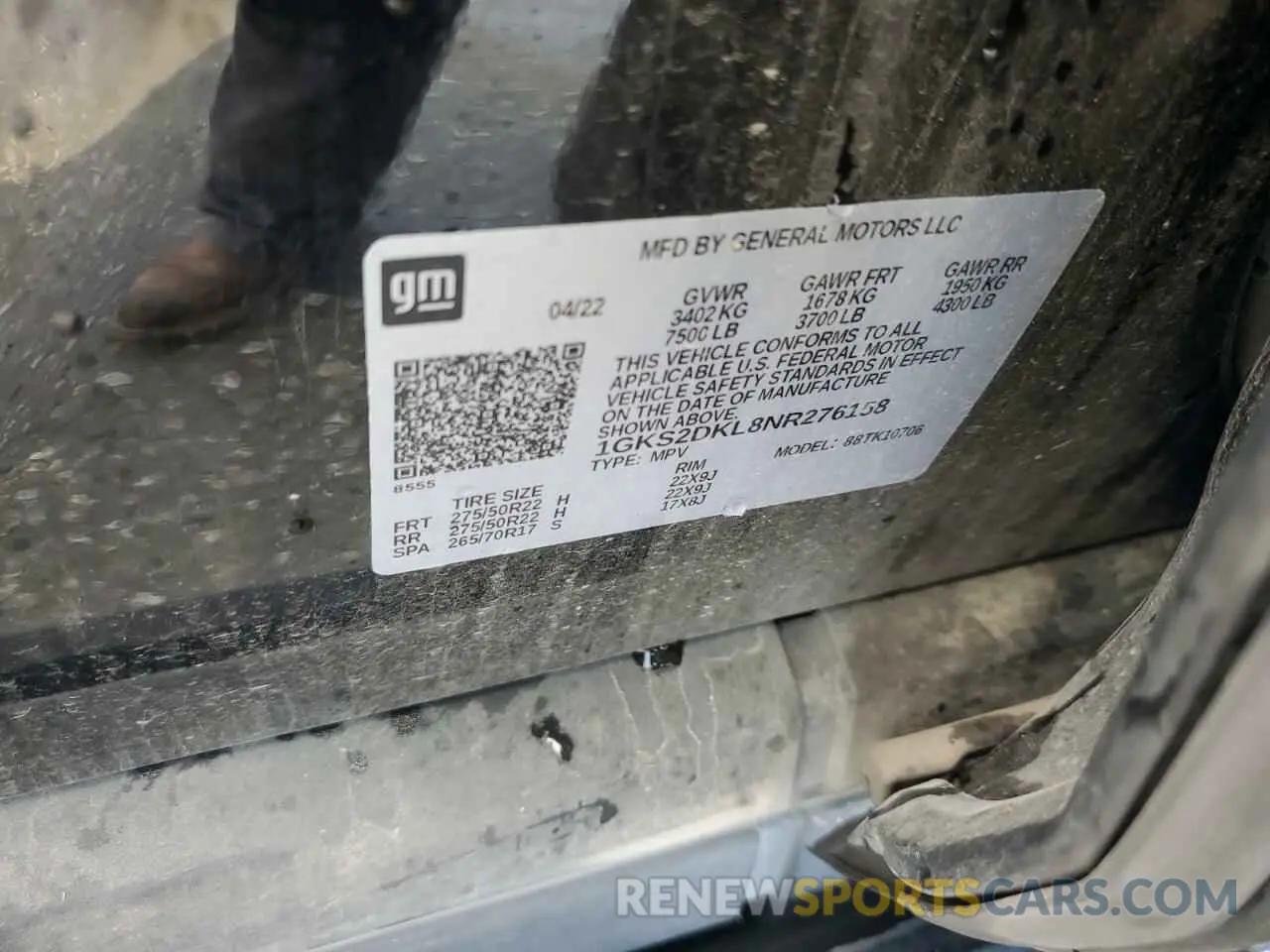 13 Photograph of a damaged car 1GKS2DKL8NR276158 GMC YUKON 2022