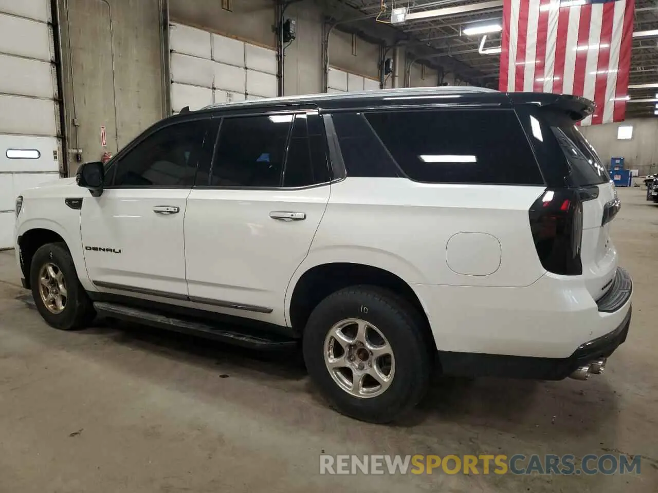 2 Photograph of a damaged car 1GKS2DKLXNR127962 GMC YUKON 2022