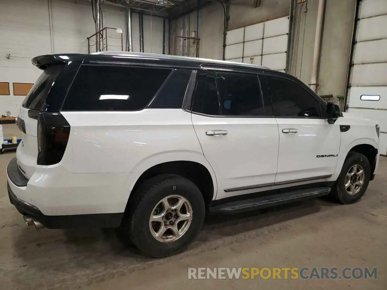 3 Photograph of a damaged car 1GKS2DKLXNR127962 GMC YUKON 2022