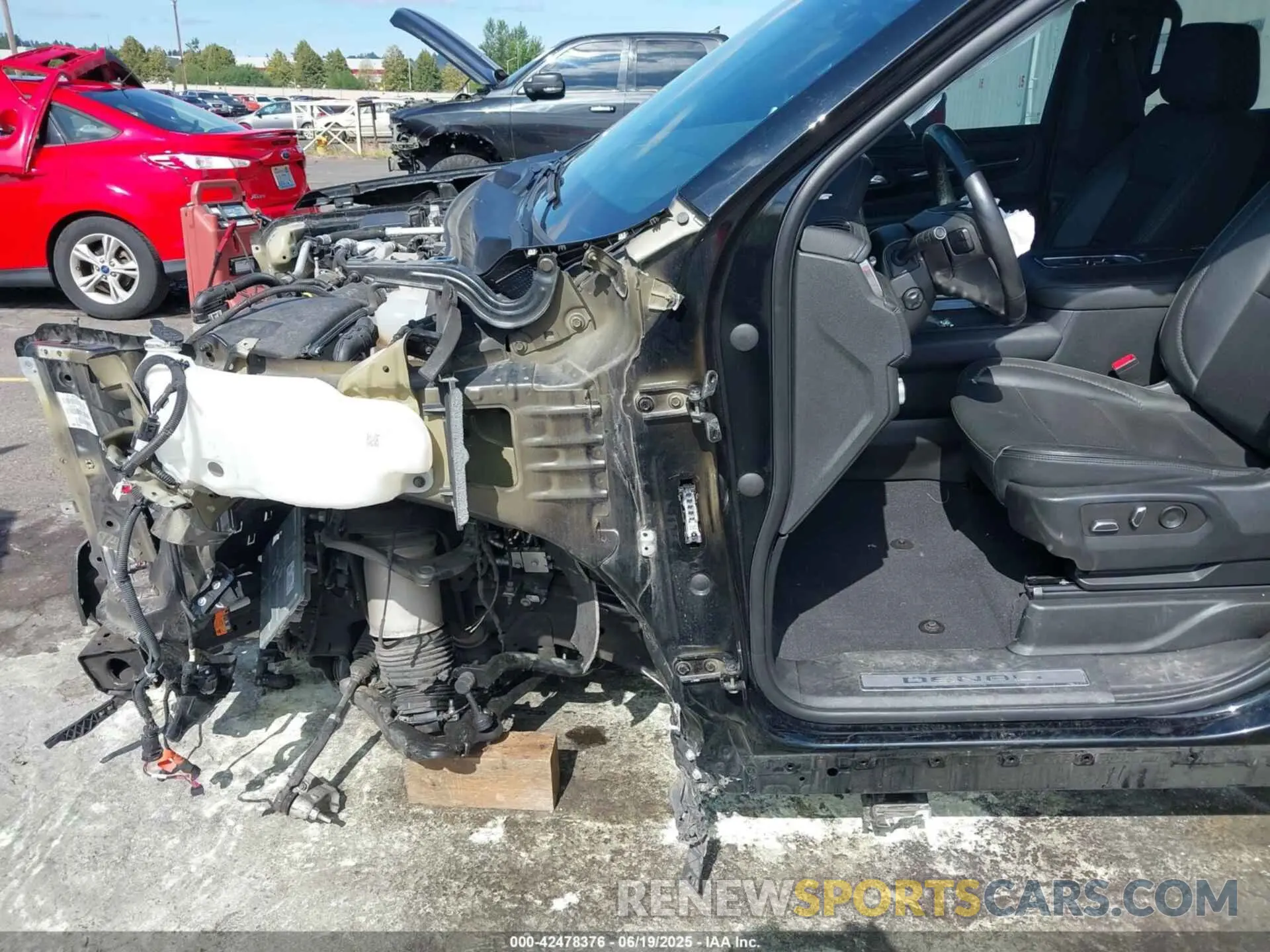19 Photograph of a damaged car 1GKS2DKT9NR212274 GMC YUKON 2022