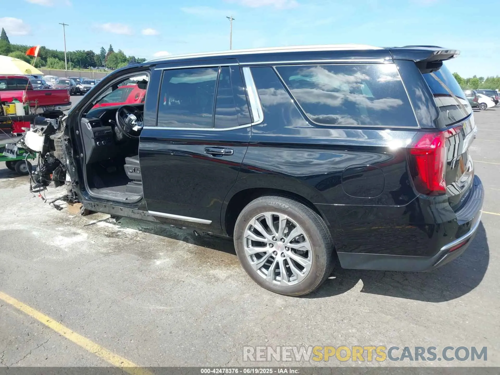 3 Photograph of a damaged car 1GKS2DKT9NR212274 GMC YUKON 2022