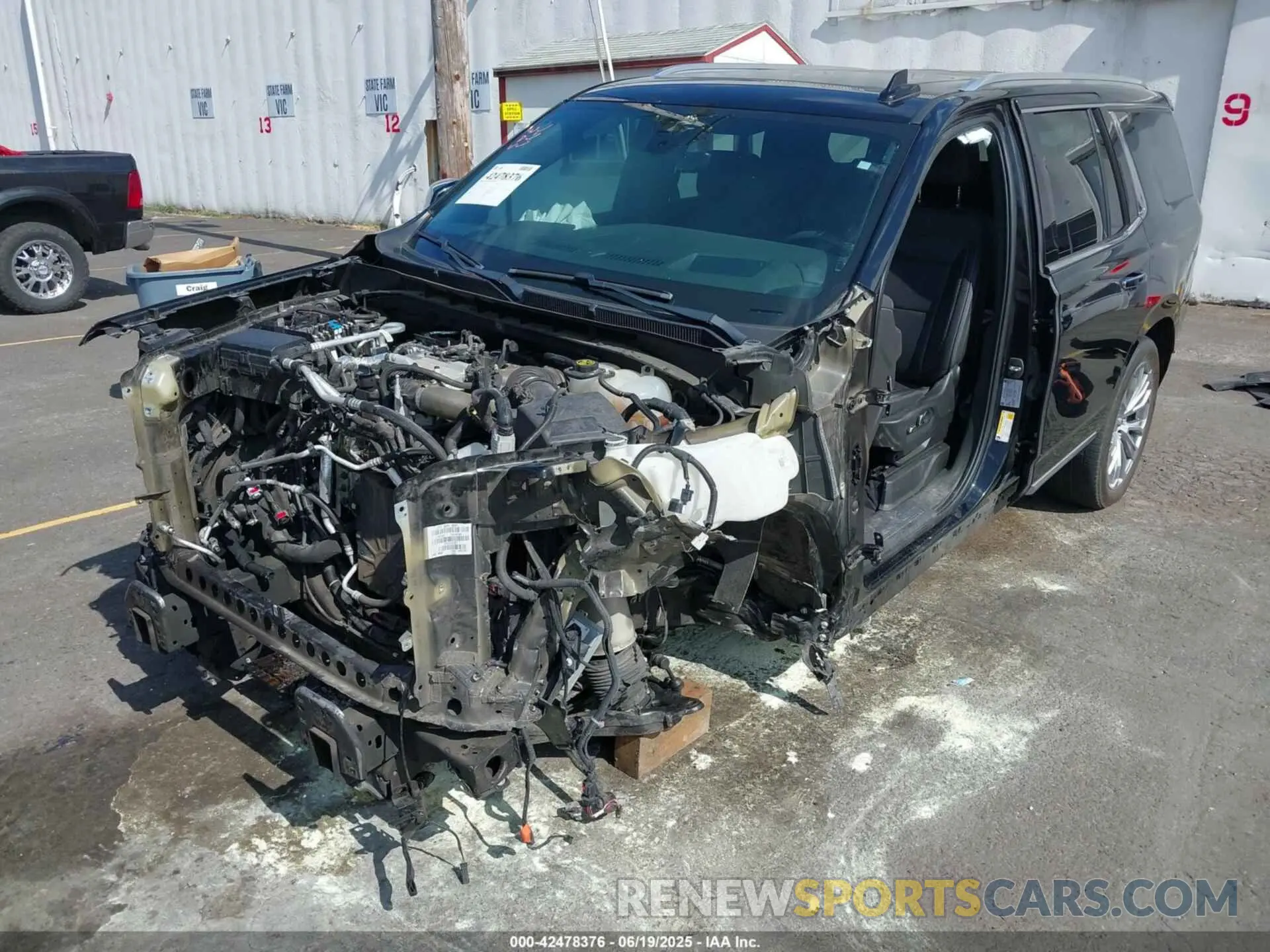 6 Photograph of a damaged car 1GKS2DKT9NR212274 GMC YUKON 2022