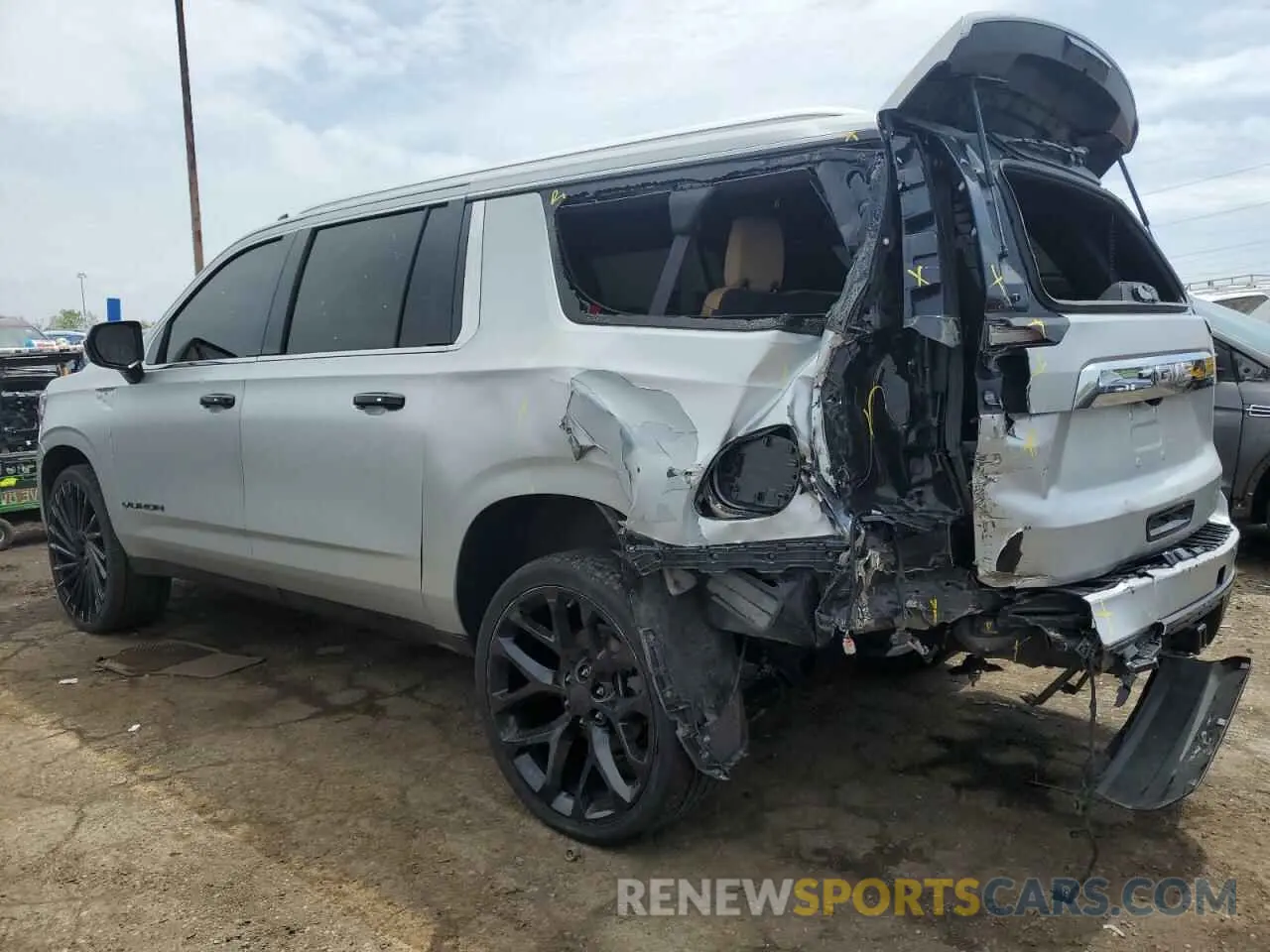 2 Photograph of a damaged car 1GKS2FKD6NR206937 GMC YUKON 2022