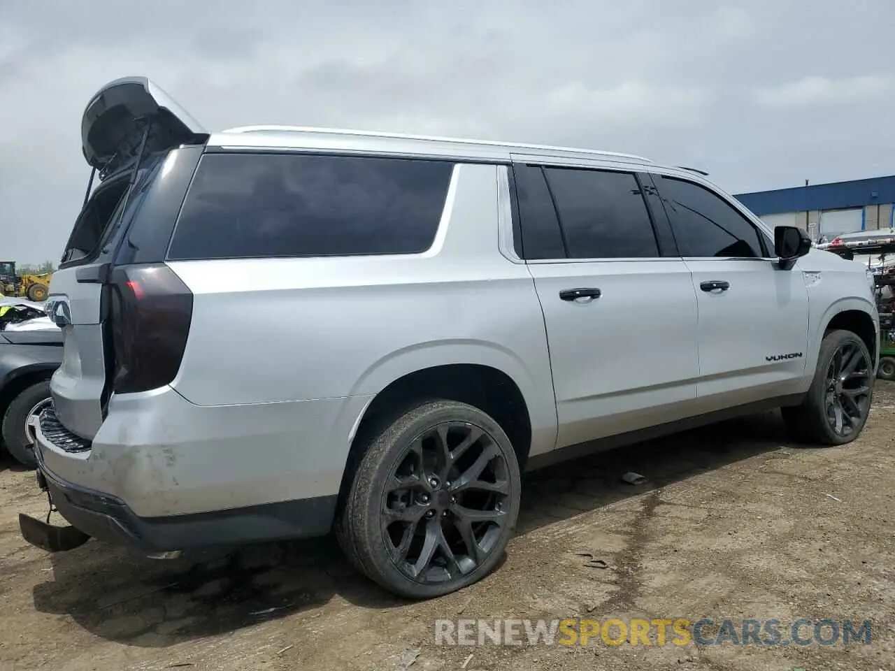 3 Photograph of a damaged car 1GKS2FKD6NR206937 GMC YUKON 2022