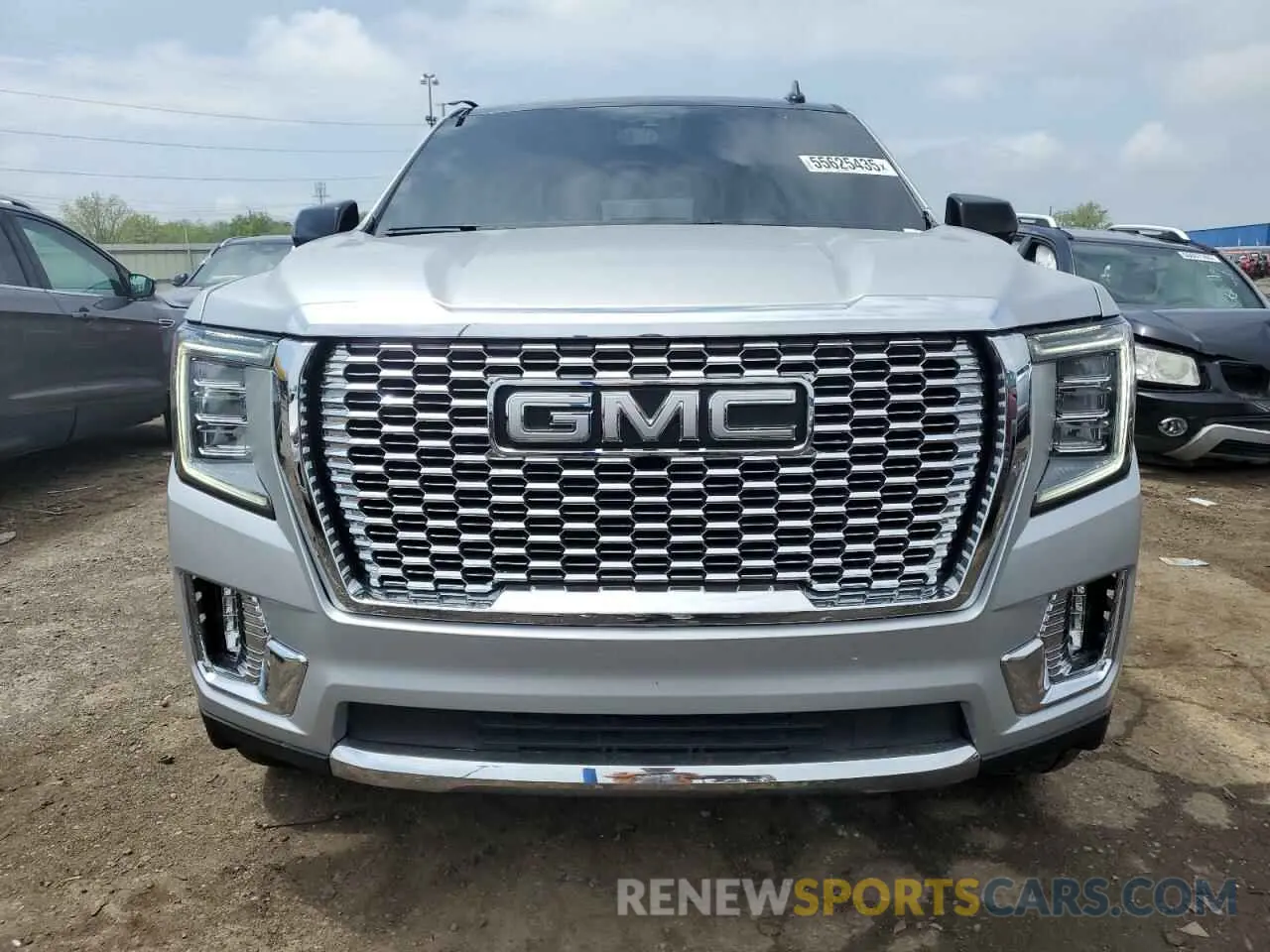 5 Photograph of a damaged car 1GKS2FKD6NR206937 GMC YUKON 2022