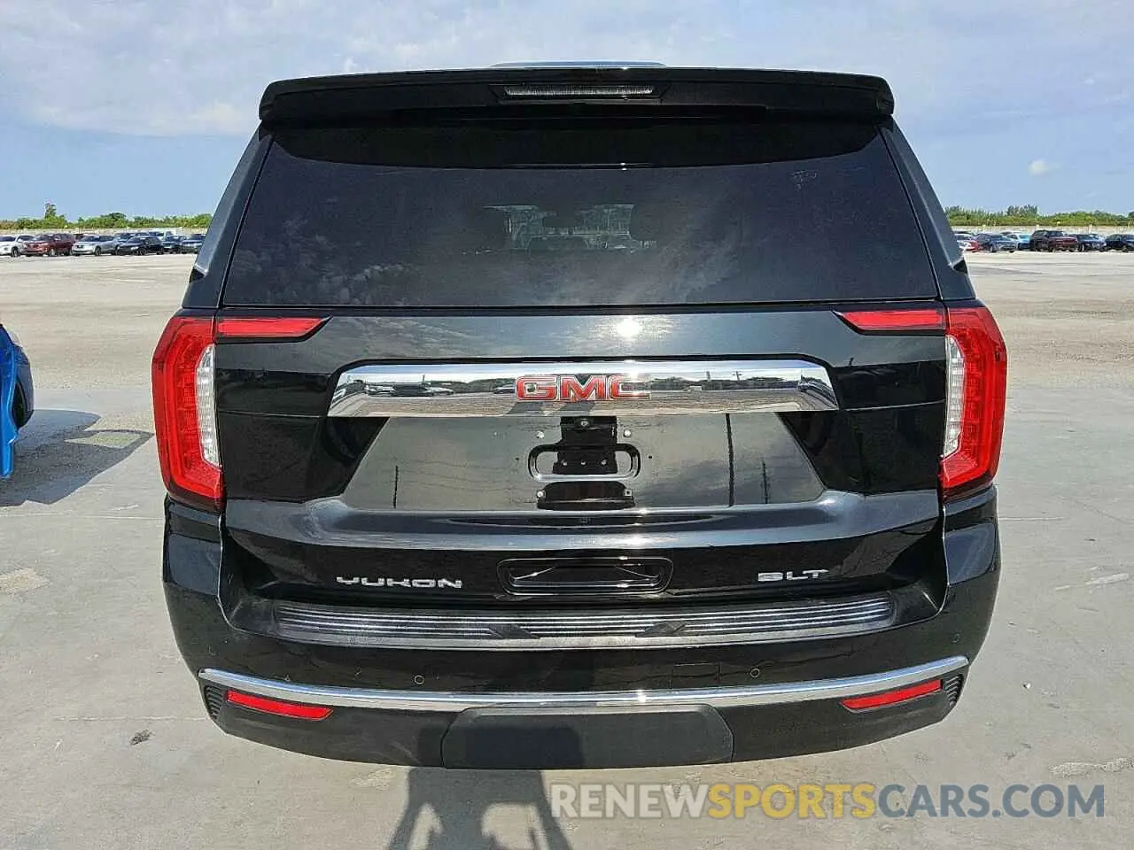 6 Photograph of a damaged car 1GKS2GKD4NR141964 GMC YUKON 2022