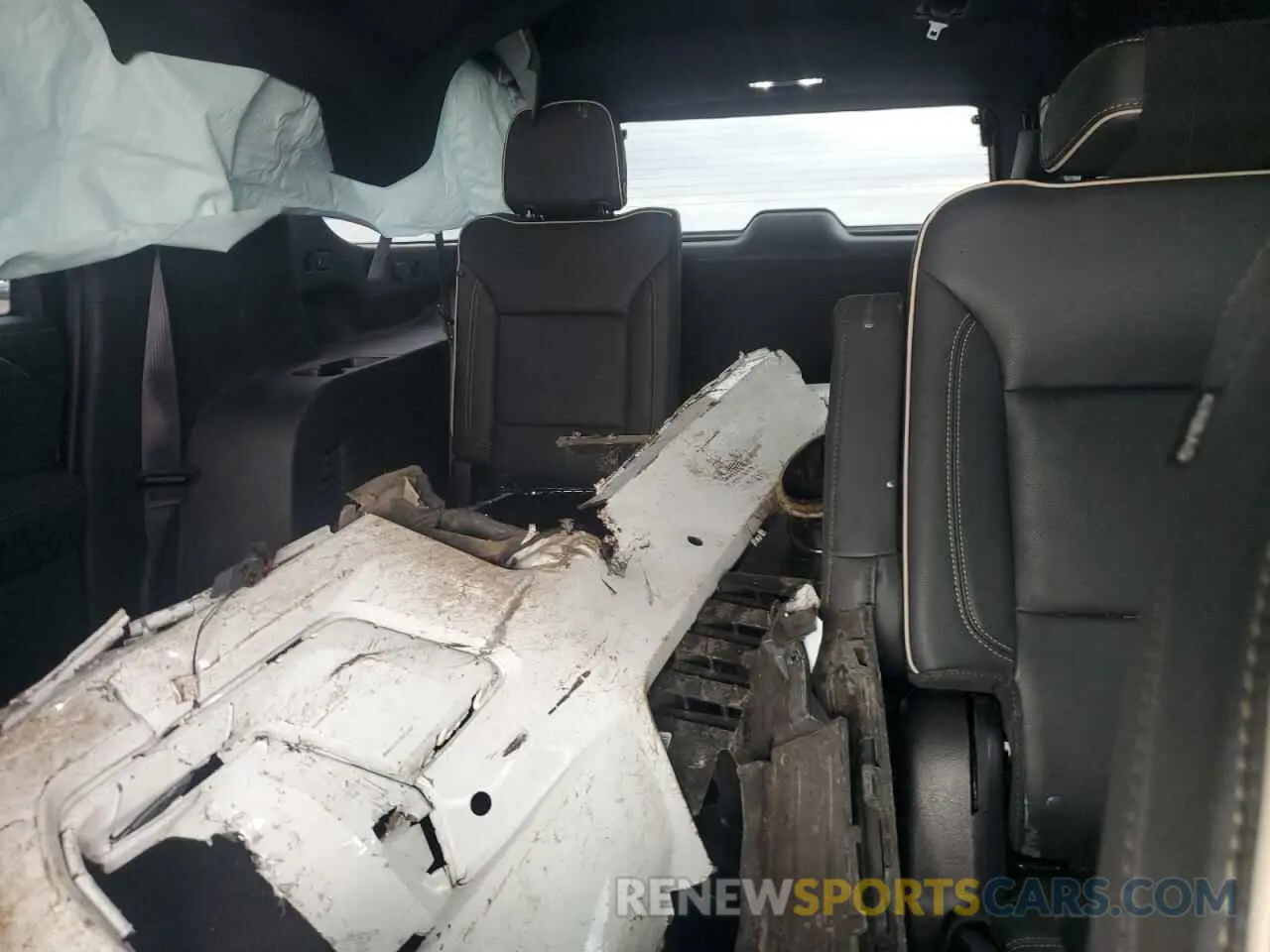 10 Photograph of a damaged car 1GKS2GKD8NR359714 GMC YUKON 2022