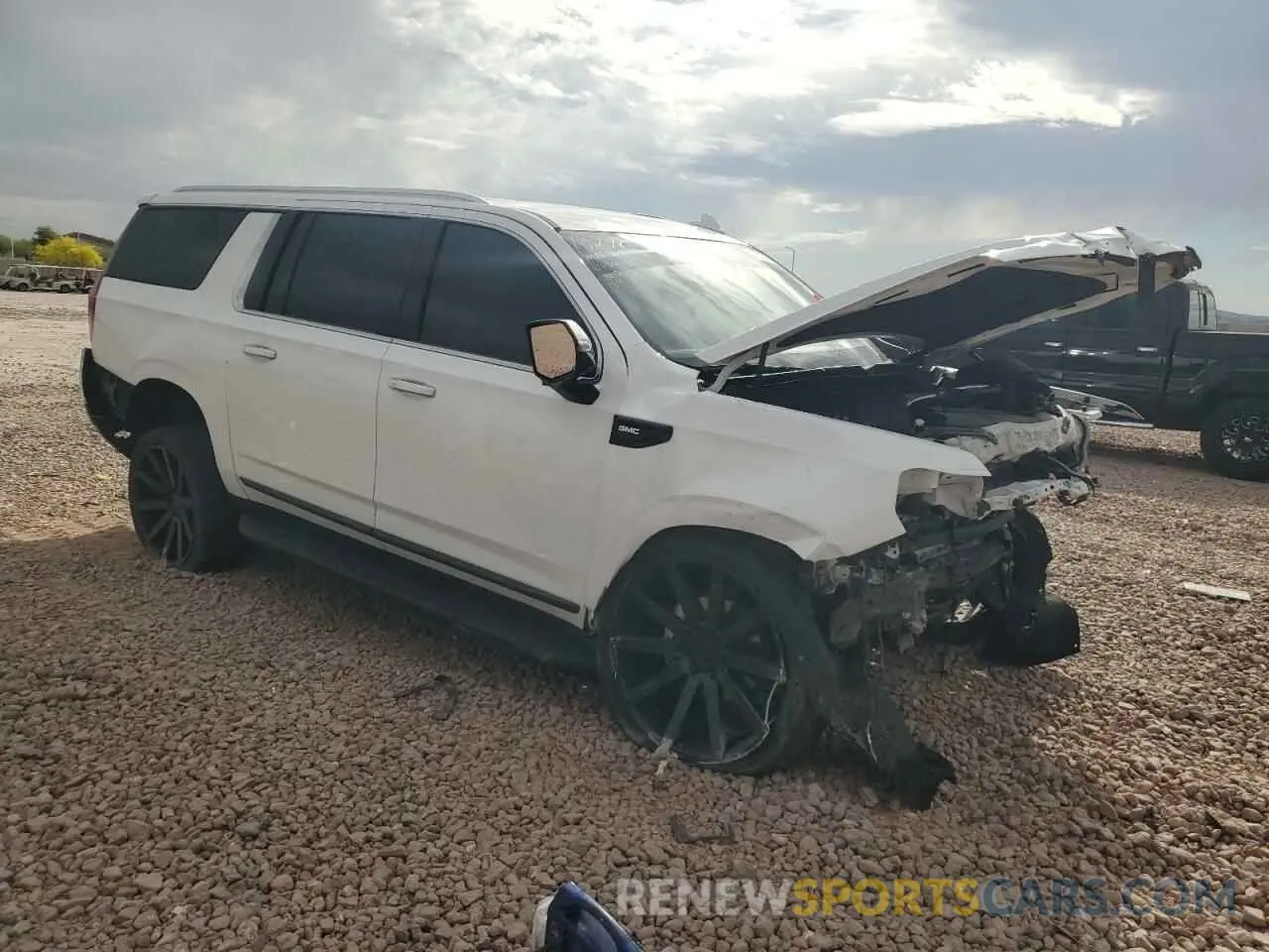 4 Photograph of a damaged car 1GKS2GKD8NR359714 GMC YUKON 2022
