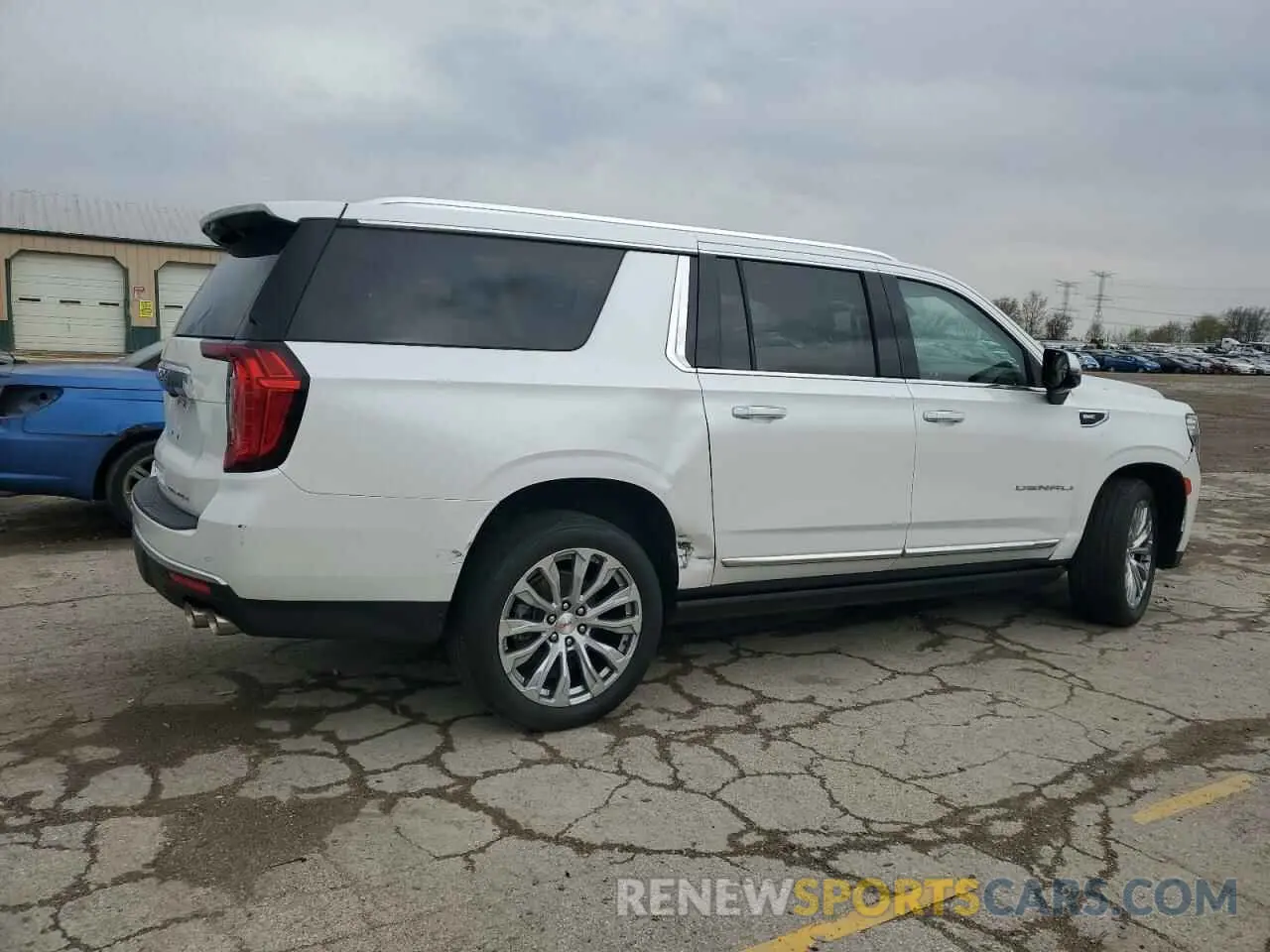 3 Photograph of a damaged car 1GKS2JKL0NR267680 GMC YUKON 2022