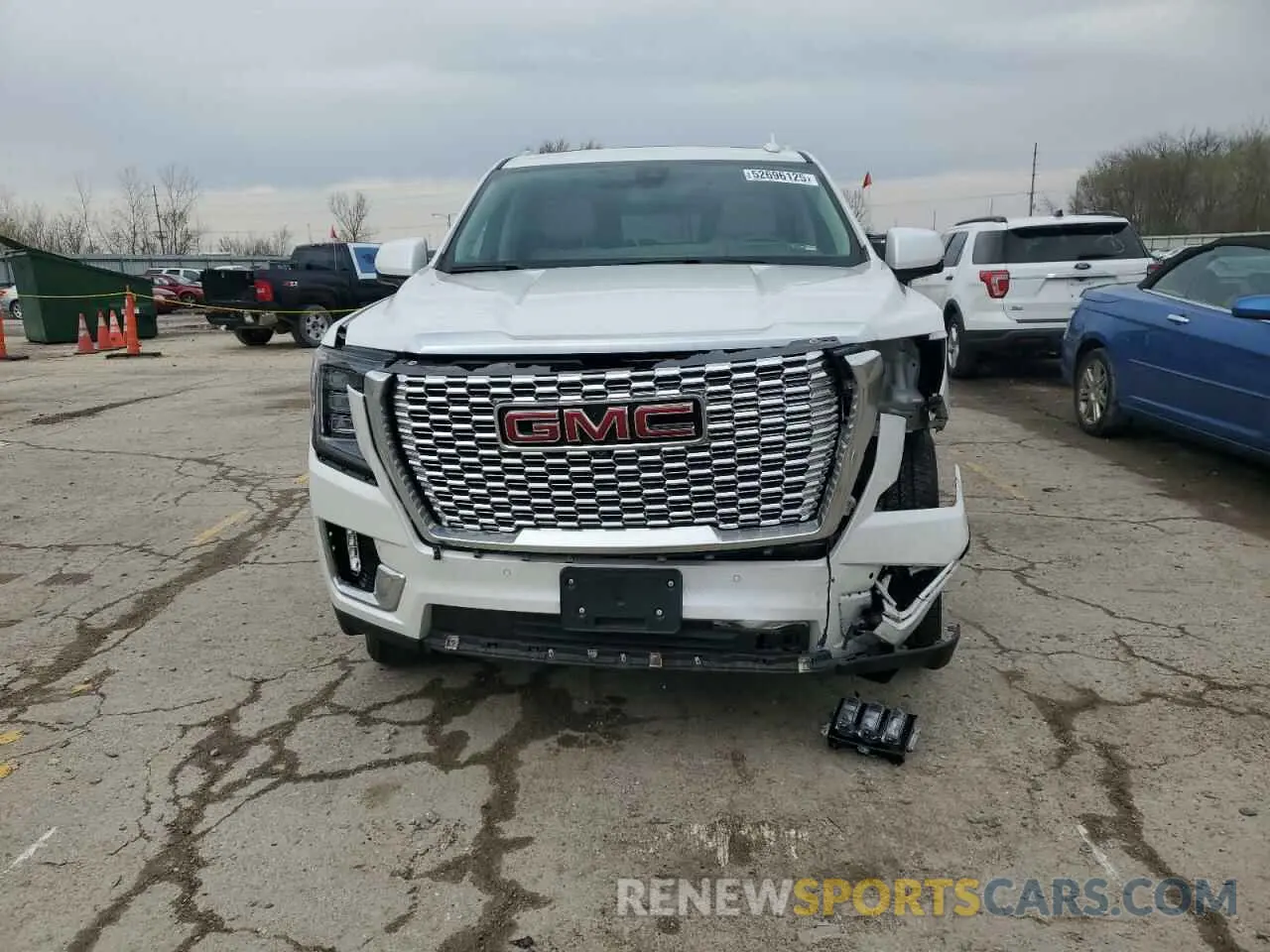 5 Photograph of a damaged car 1GKS2JKL0NR267680 GMC YUKON 2022