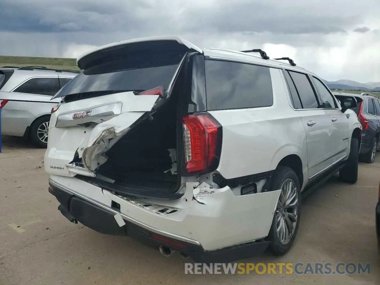 3 Photograph of a damaged car 1GKS2JKL2NR351029 GMC YUKON 2022
