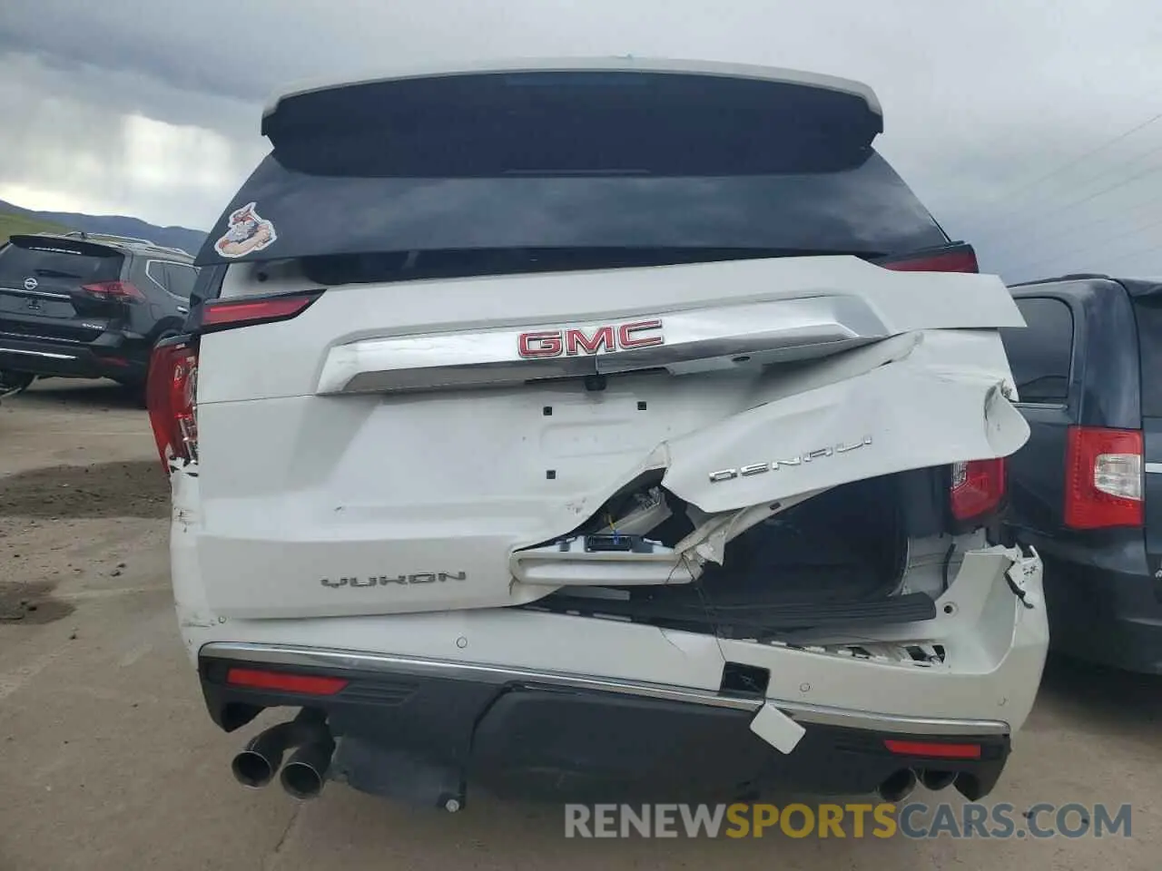 6 Photograph of a damaged car 1GKS2JKL2NR351029 GMC YUKON 2022