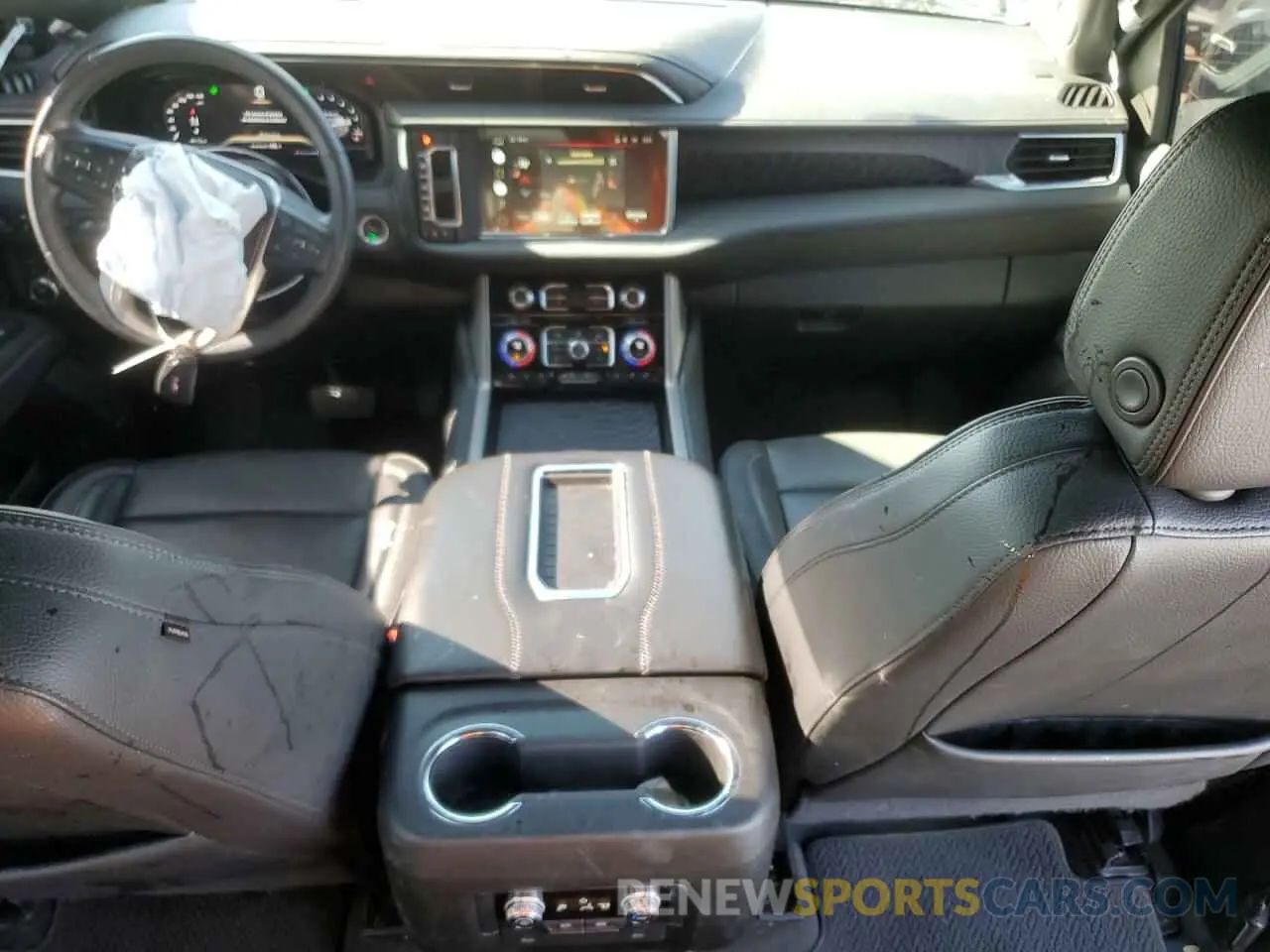 8 Photograph of a damaged car 1GKS2JKL3NR298504 GMC YUKON 2022