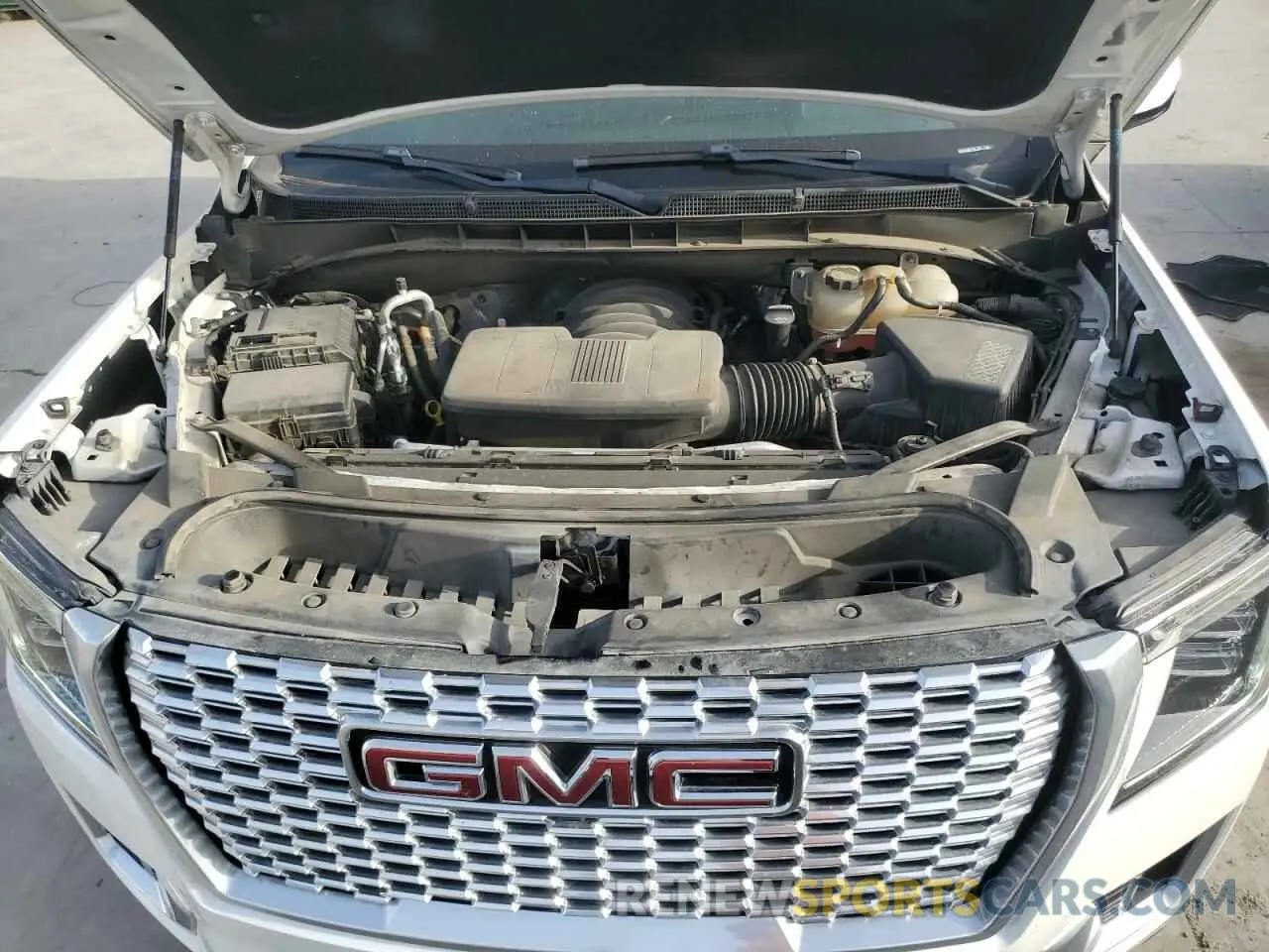 12 Photograph of a damaged car 1GKS2JKL4NR301507 GMC YUKON 2022