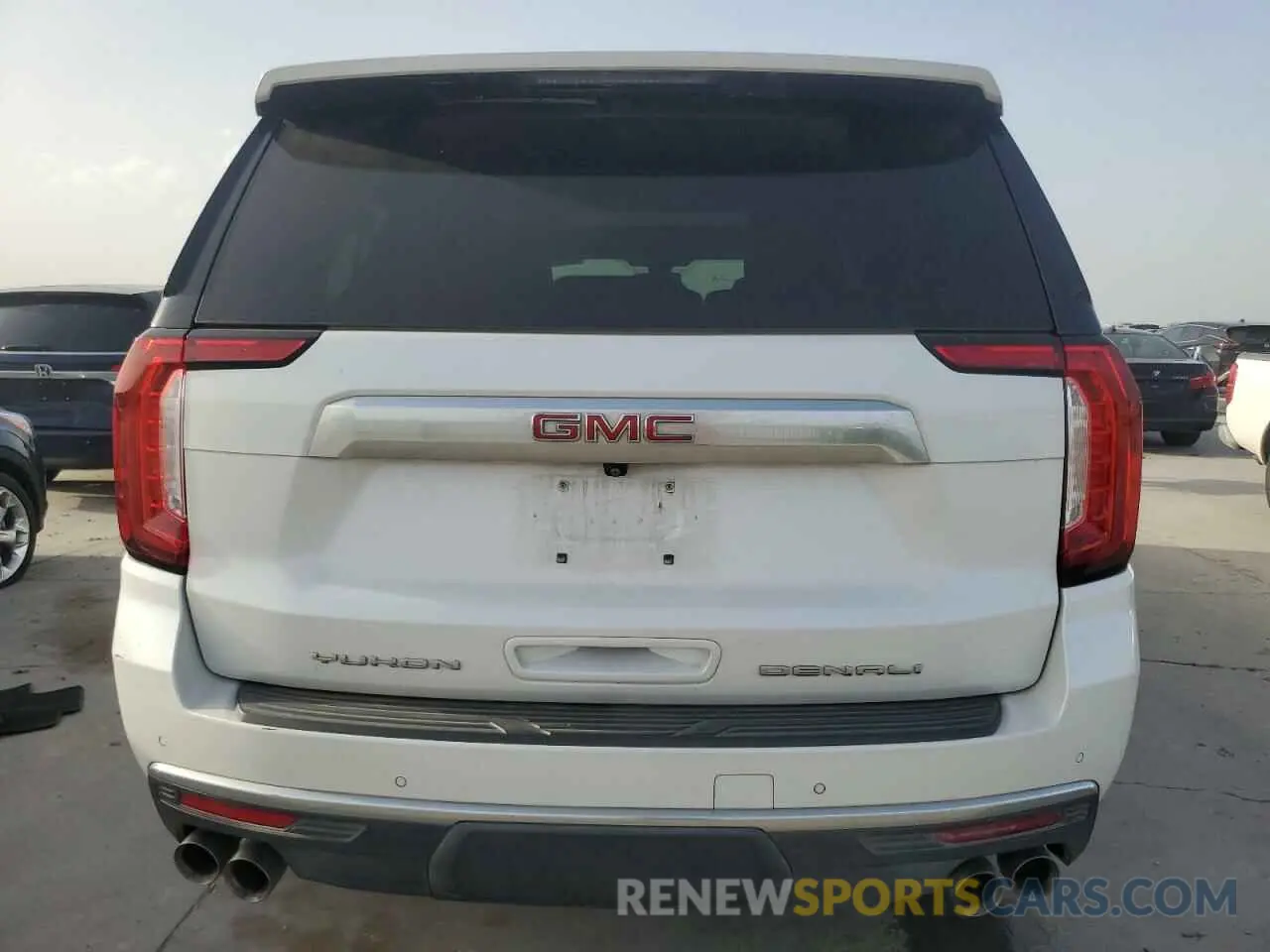 6 Photograph of a damaged car 1GKS2JKL4NR301507 GMC YUKON 2022